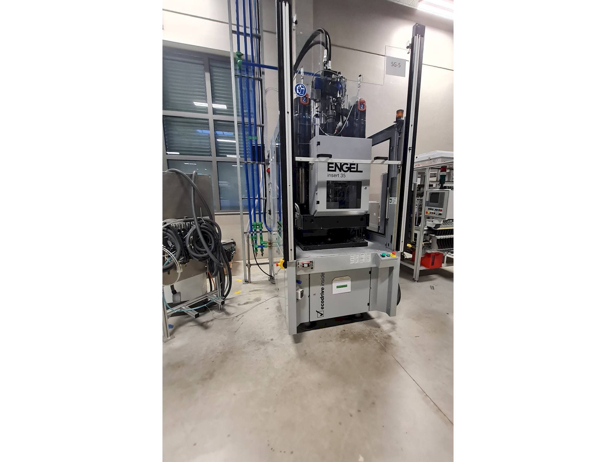 Čelní pohled  na Engel insert 60V-35 single XS ecodrive  stroj