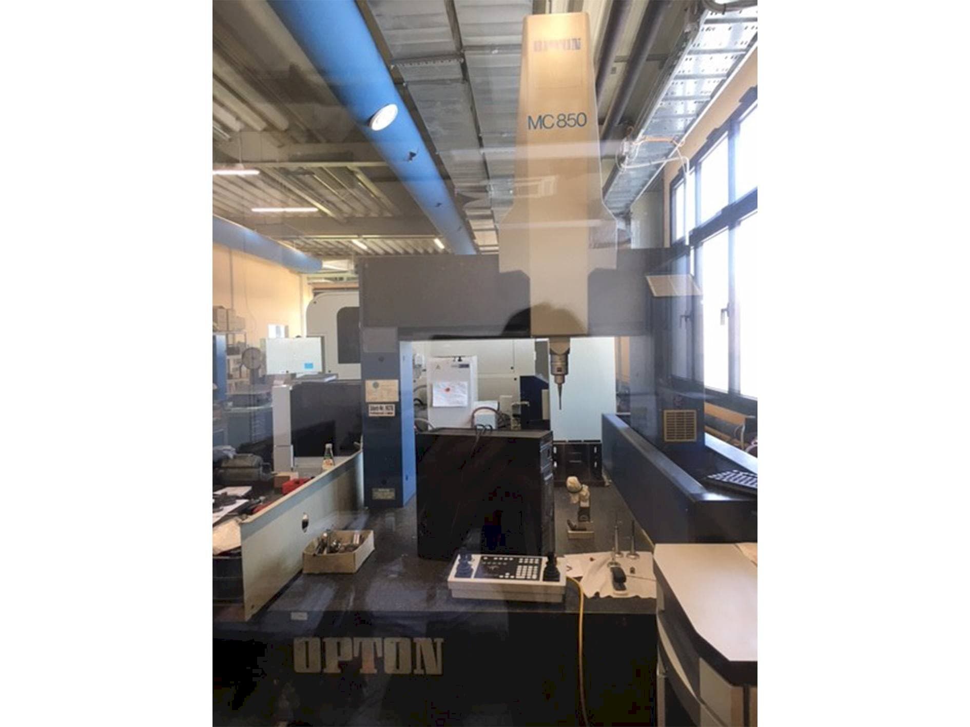 Čelní pohled  na ZEISS Opton MC 850  stroj