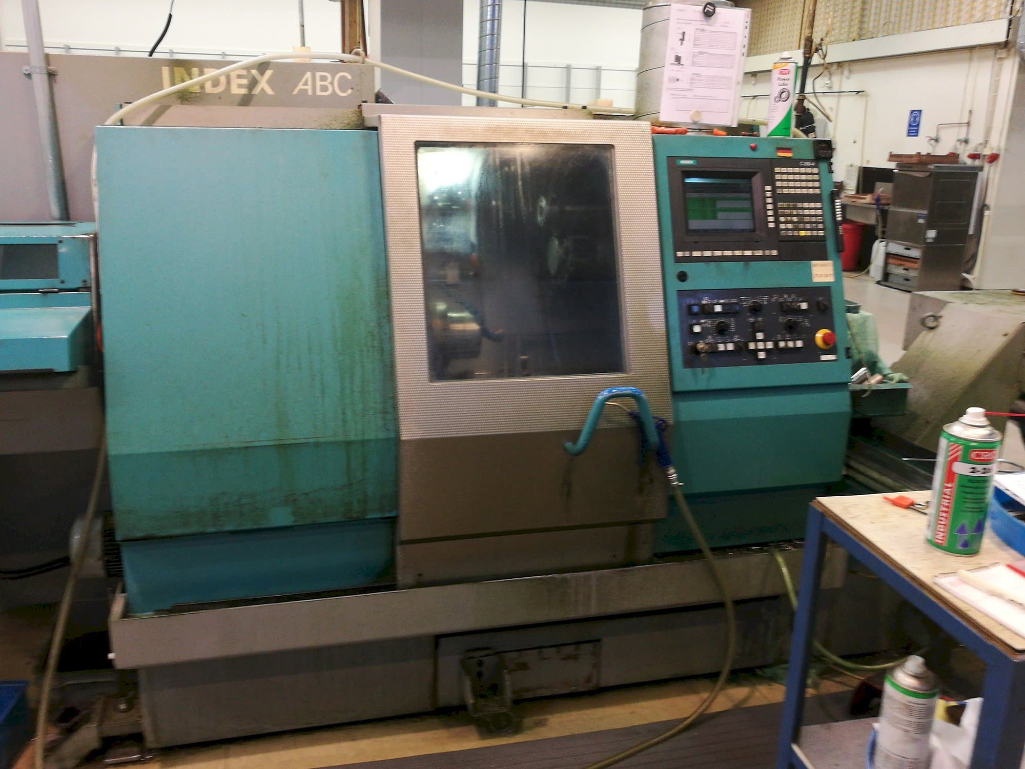 Čelní pohled  na Index ABC stroj