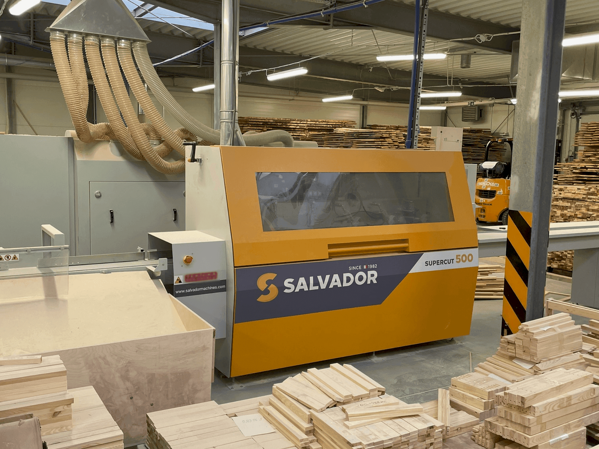 Čelní pohled  na Other SUPER CUT 500  stroj