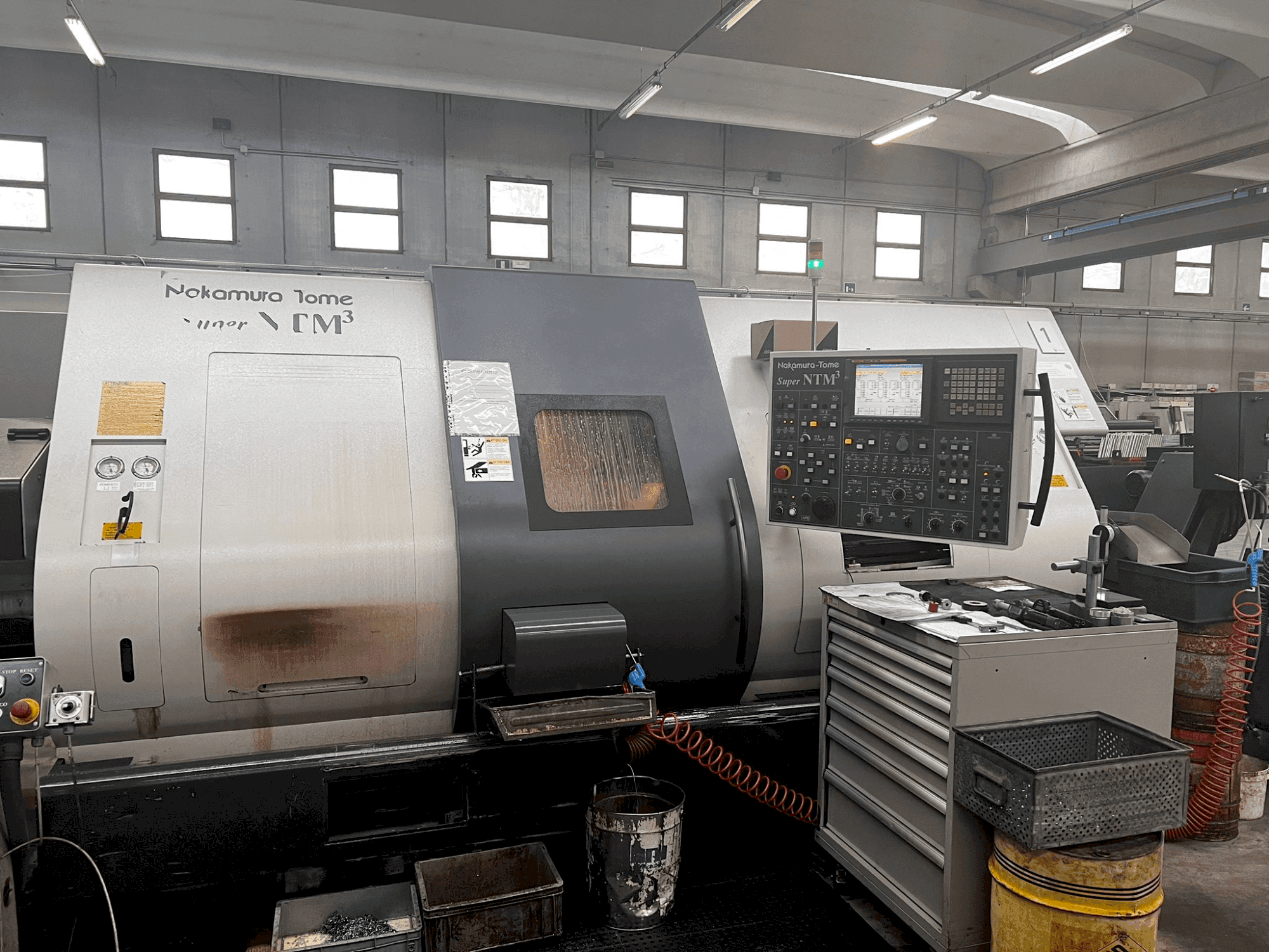 Čelní pohled  na NAKAMURA NTM3  stroj