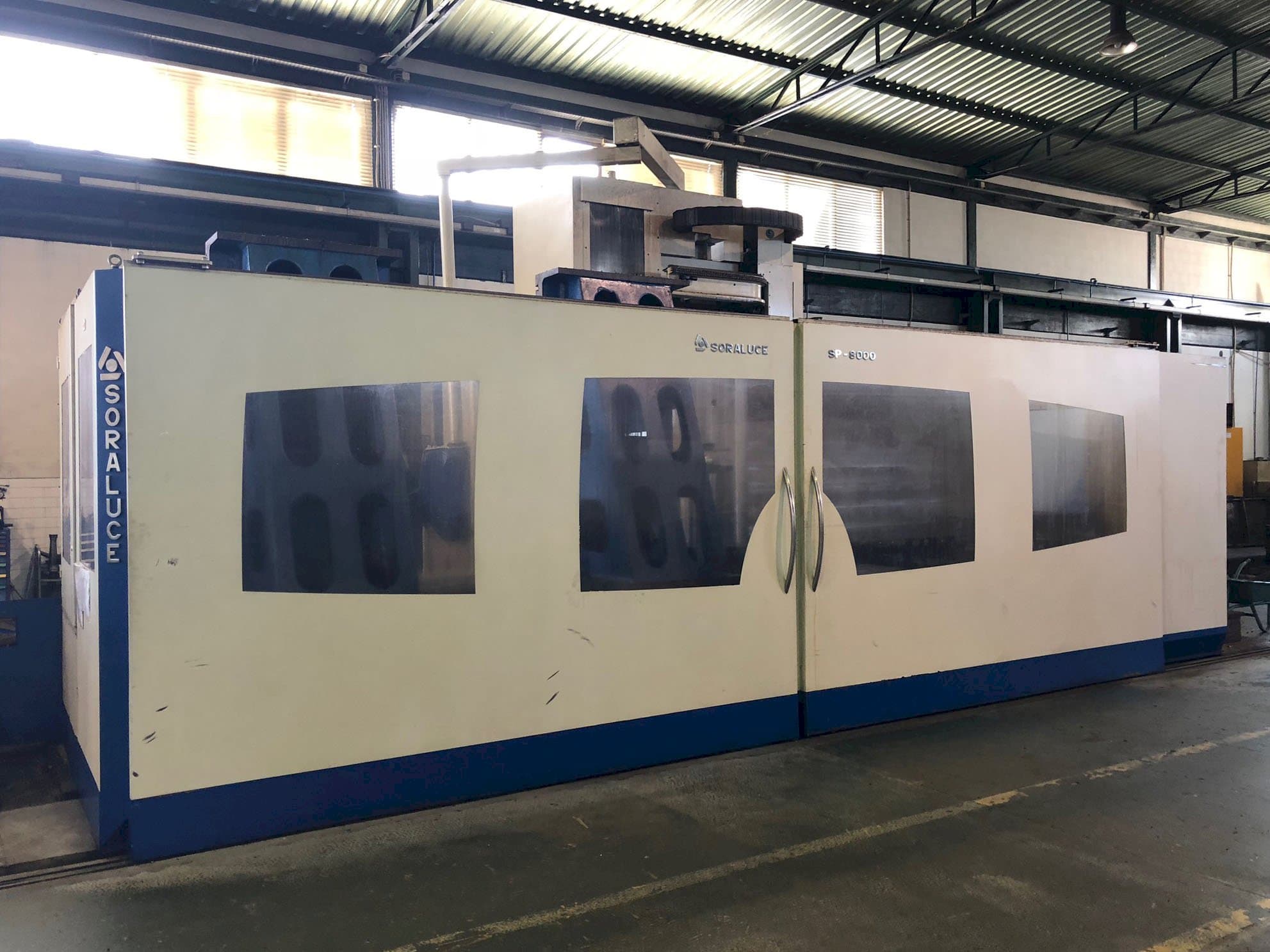 Čelní pohled  na Soraluce SP 8000 stroj