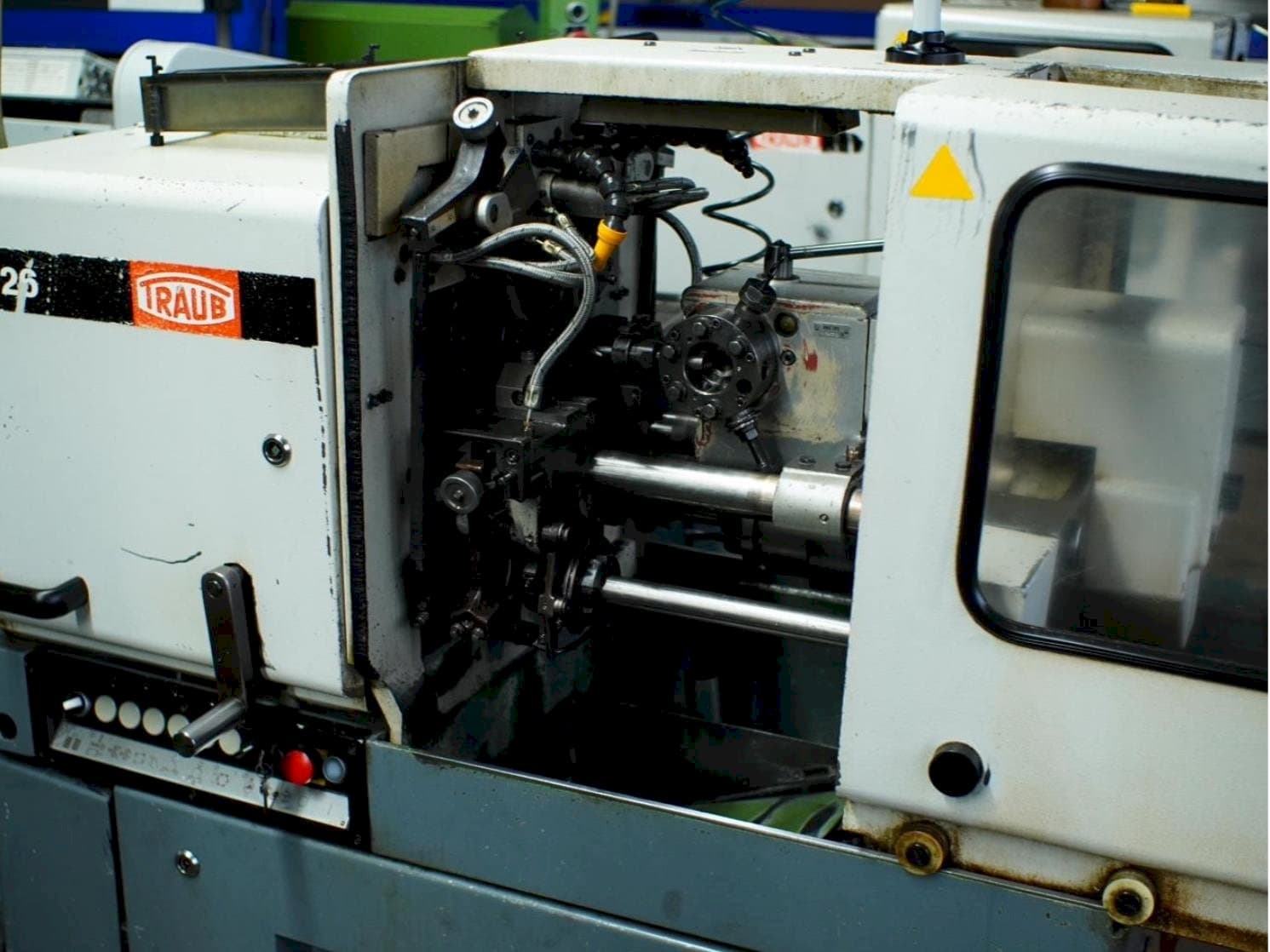 Čelní pohled  na TRAUB TD26  stroj