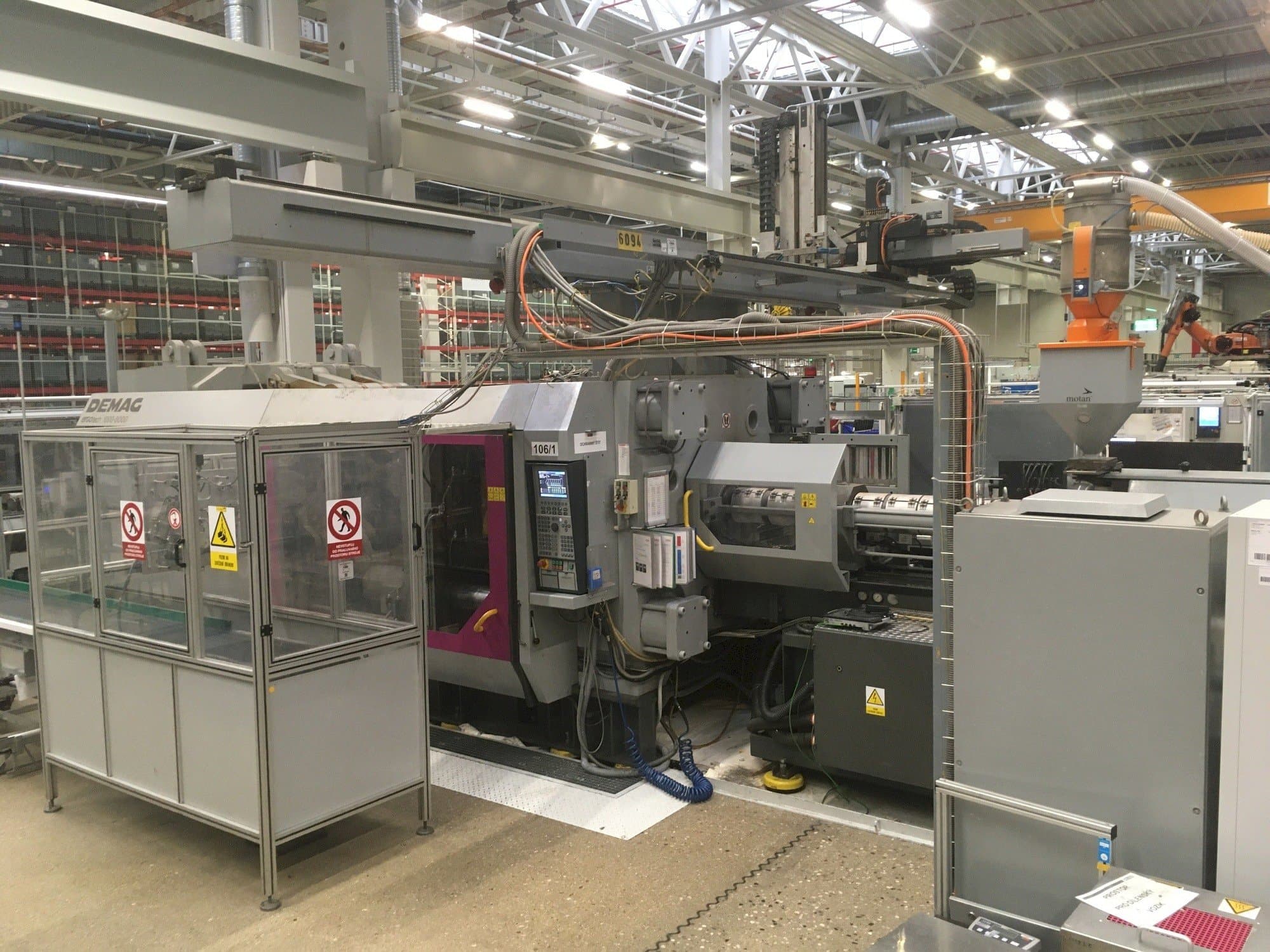 Čelní pohled  na DEMAG Ergotech 1000-8000  stroj