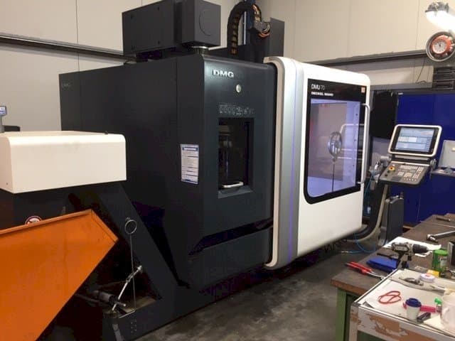 Čelní pohled  na DECKEL MAHO DMU 70  stroj