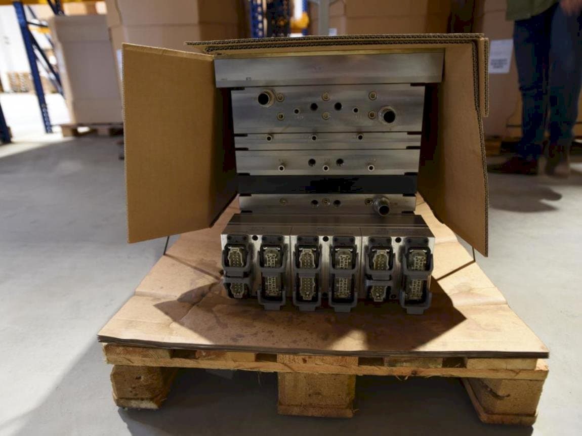 Čelní pohled  na HTW PCO 1810  stroj