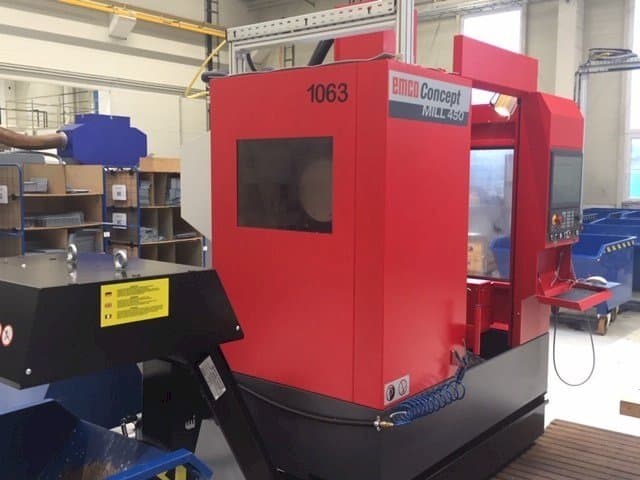 Čelní pohled  na EMCO Concept Mill 450  stroj