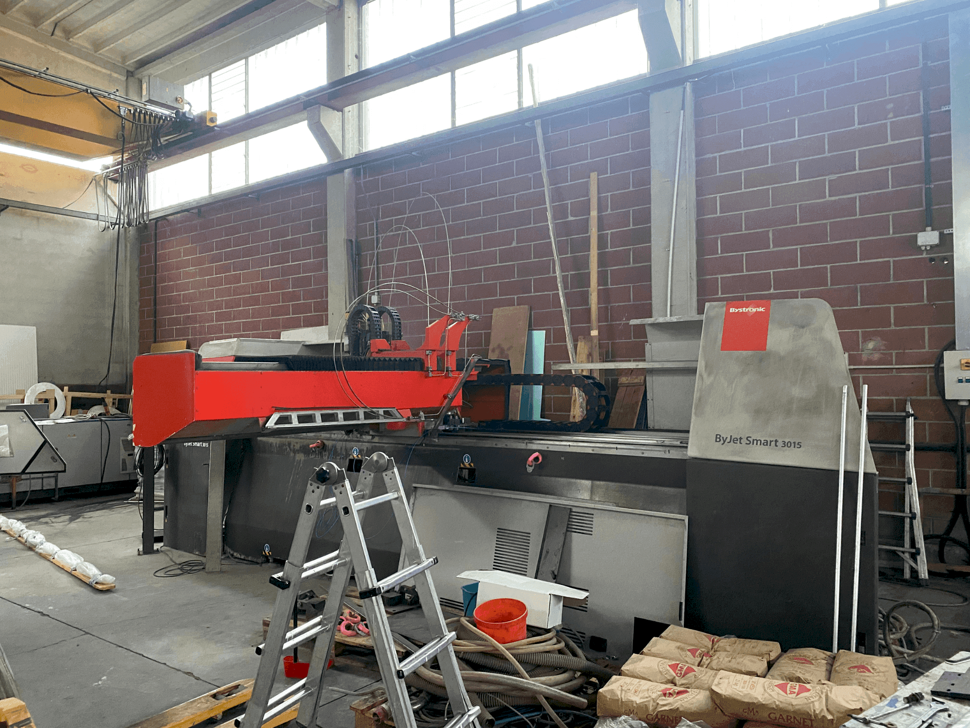 Čelní pohled  na Bystronic ByJet 3015  stroj