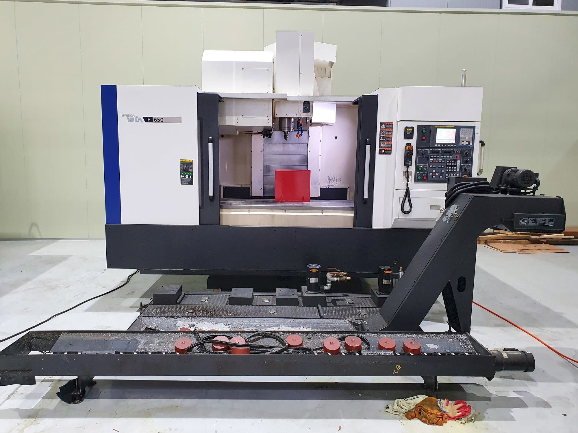 Čelní pohled  na Hyundai Wia F650  stroj