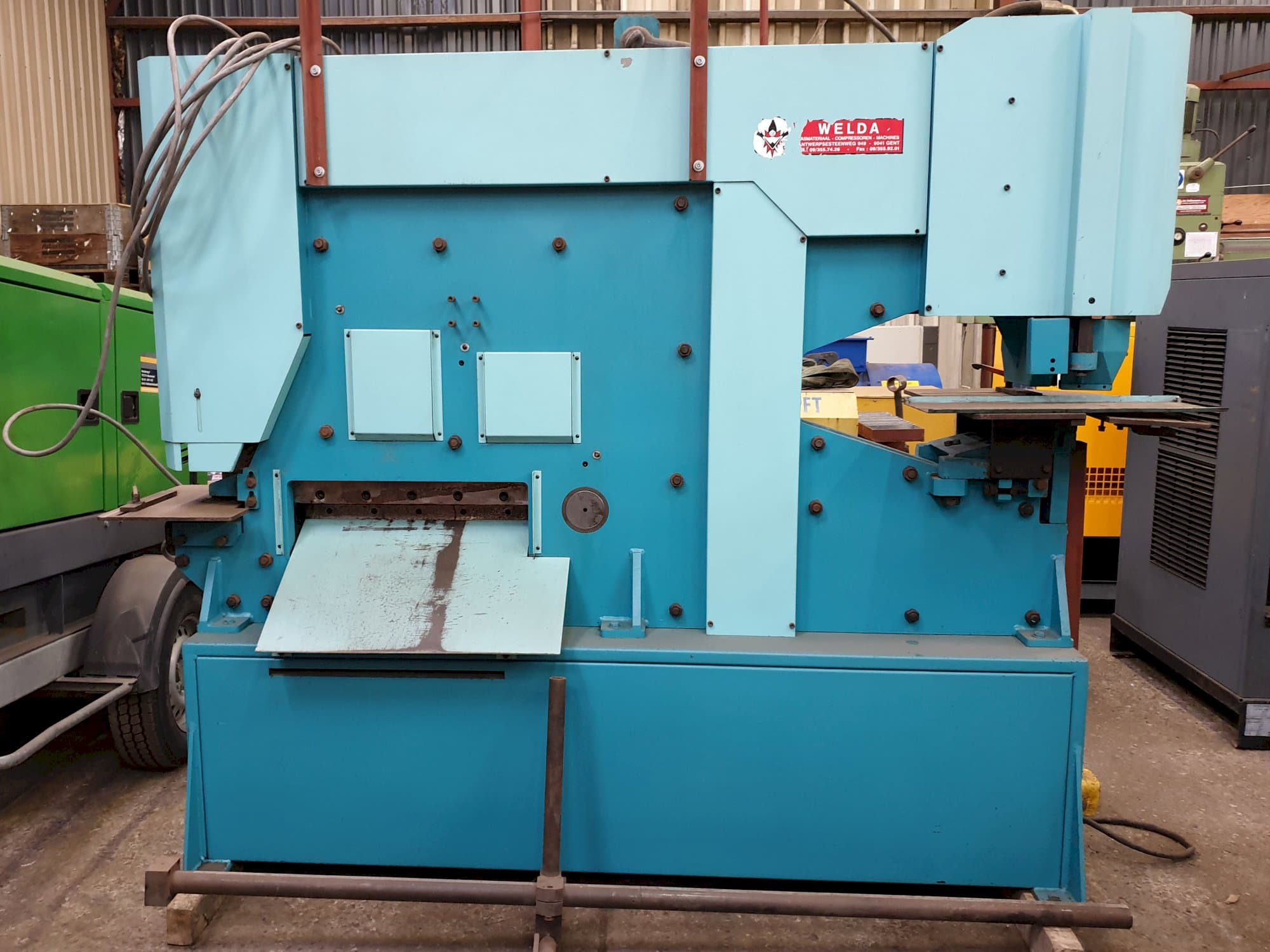 Čelní pohled  na IMS HY 120 stroj