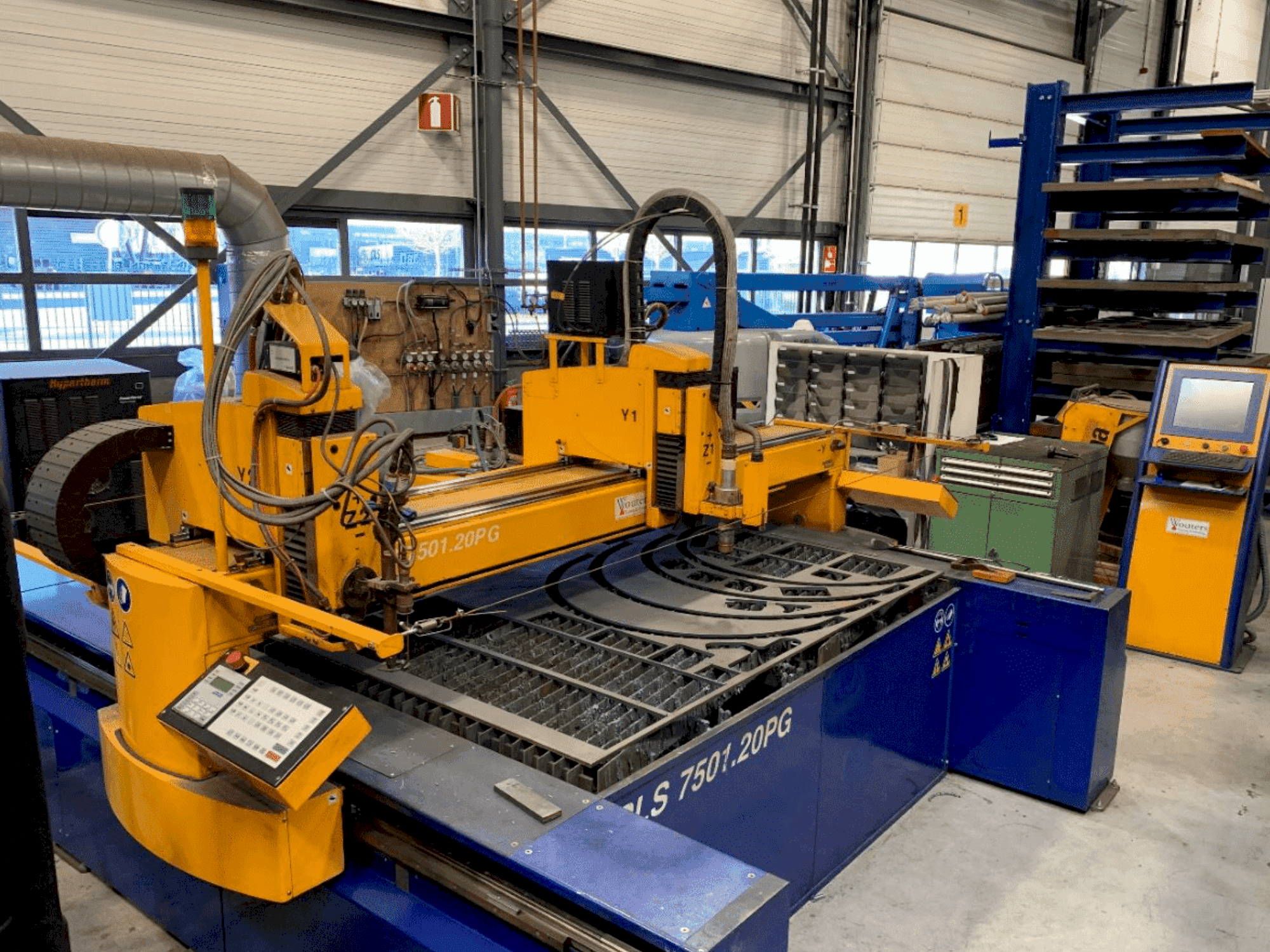 Čelní pohled  na MicroStep PLS7501.20PG  stroj