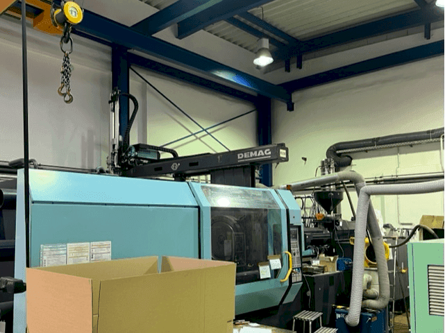 Čelní pohled  na DEMAG 500/900-5200  stroj