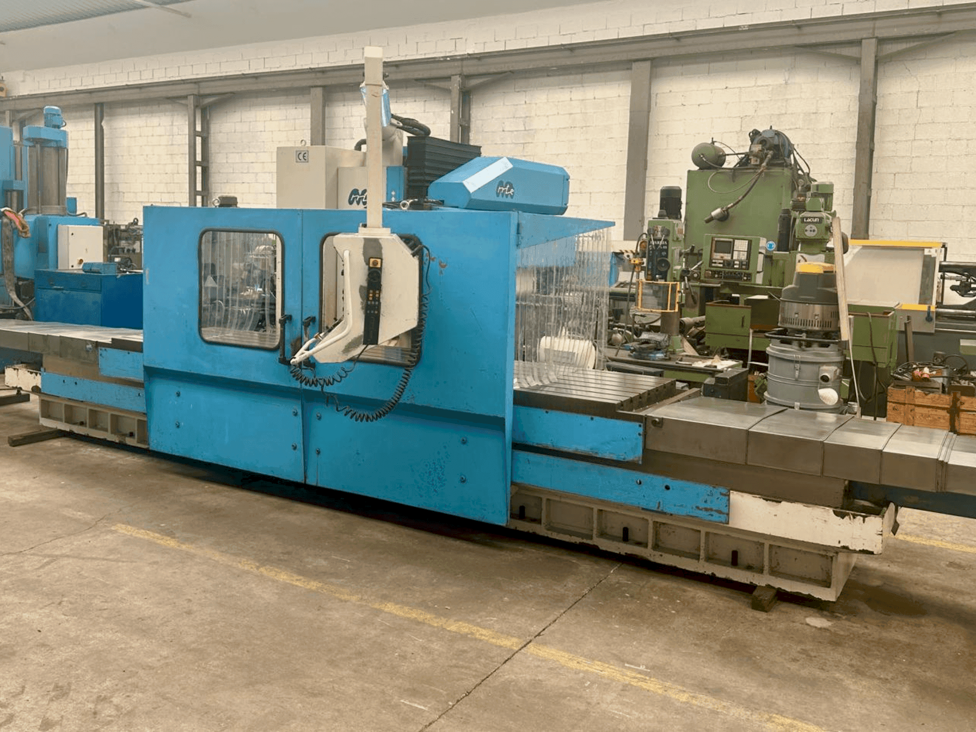 Čelní pohled  na MTE BF 4200  stroj