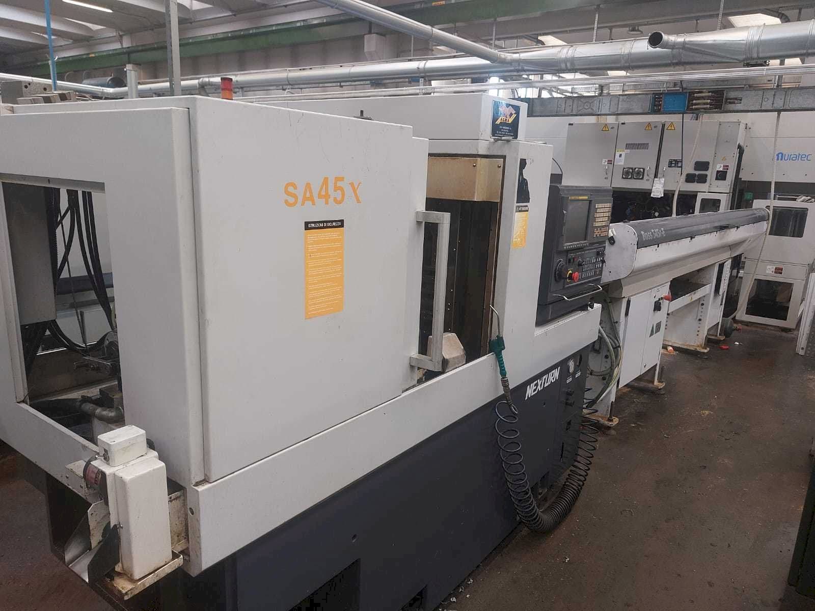 Levý boční pohled  na Nexturn SA 45X  stroj