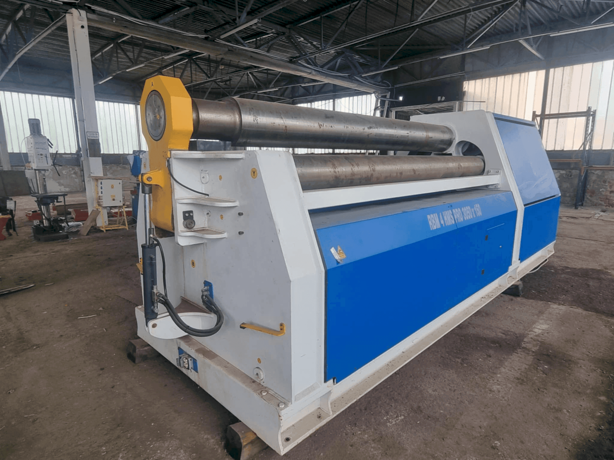 Čelní pohled  na Metallkraft  RBM 4 HMS Pro 3050-150  stroj