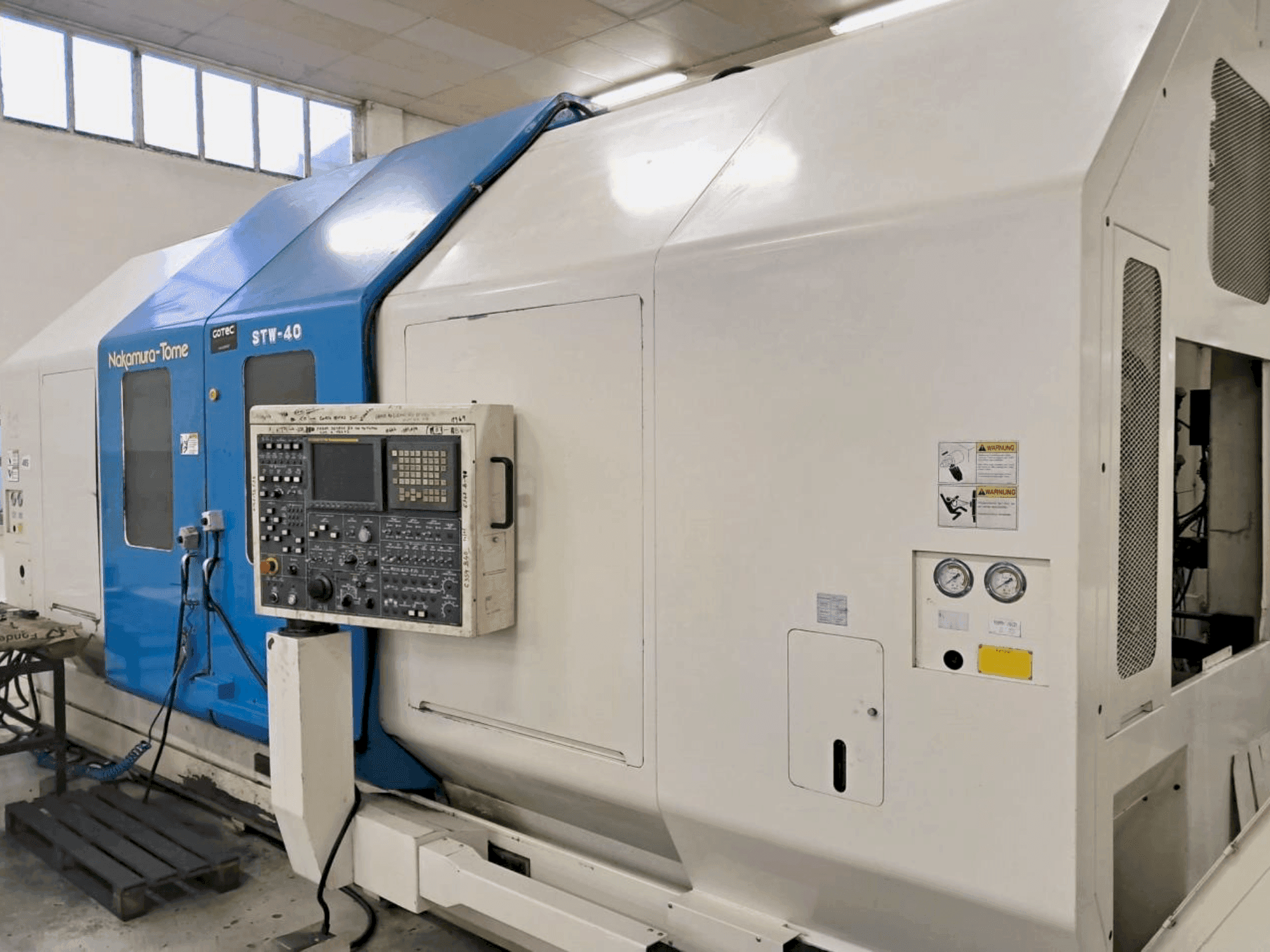 Čelní pohled  na NAKAMURA-TOME STW-40  stroj