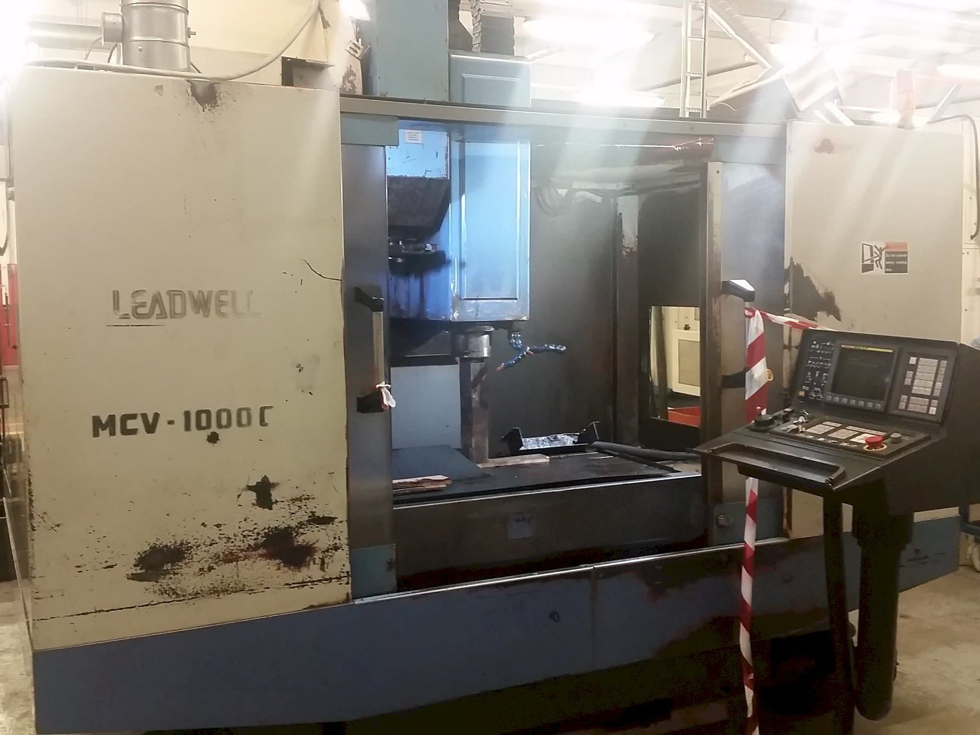 Čelní pohled  na Leadwell MCV-1000CR  stroj