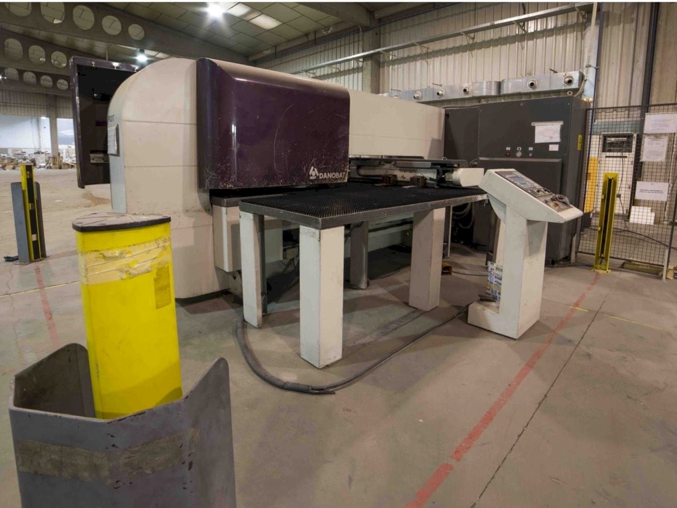 Čelní pohled  na DANOBAT P1317  stroj