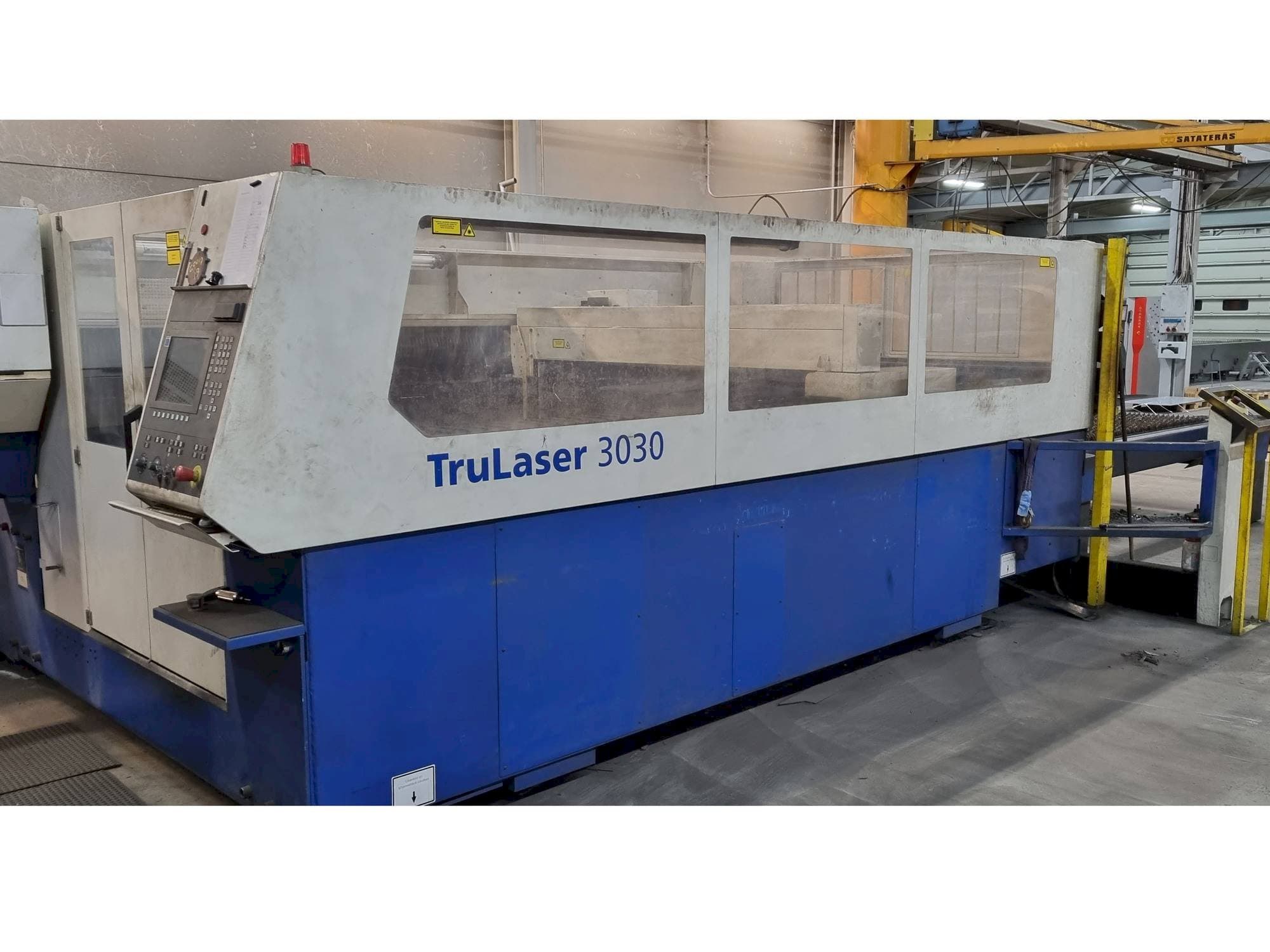 Čelní pohled  na Trumpf TruLaser 3030  stroj