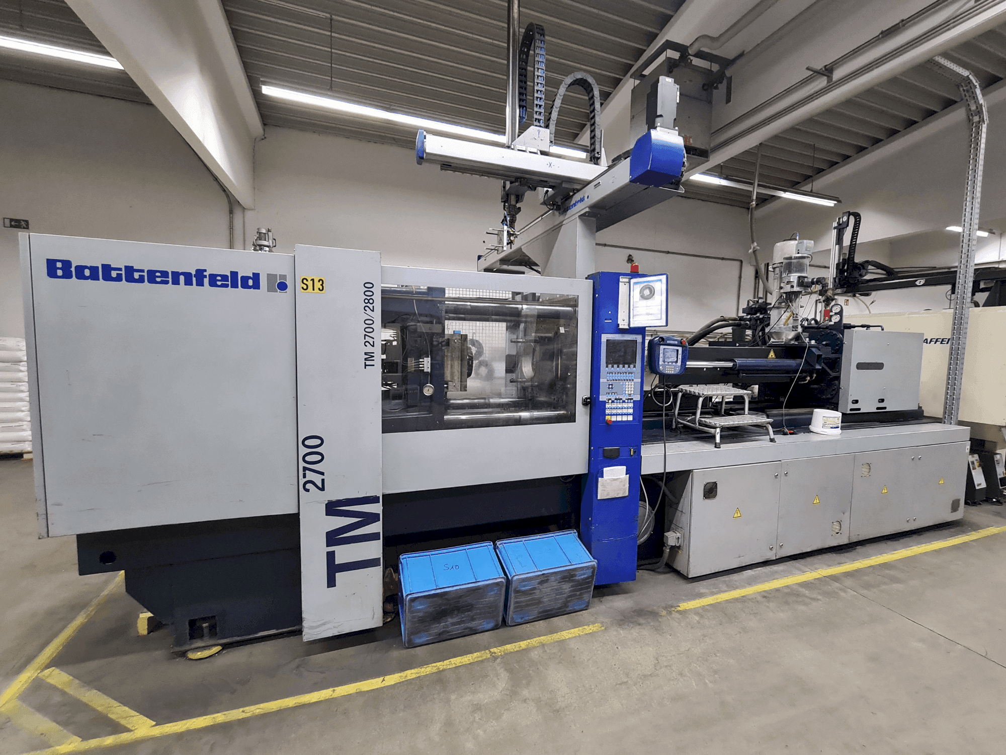 Čelní pohled  na Battenfeld TM 2700/2800  stroj
