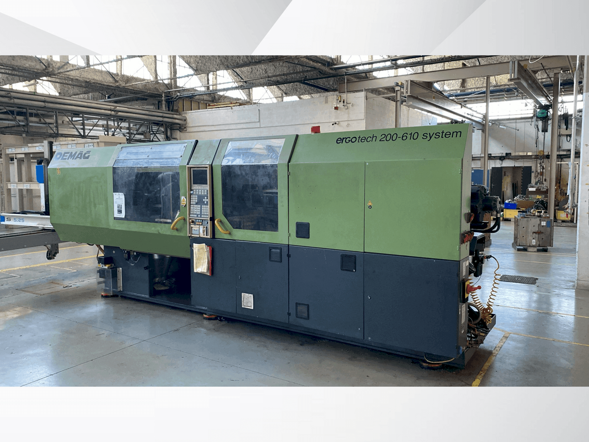 Čelní pohled  na DEMAG Ergotech Sytem 200-610  stroj