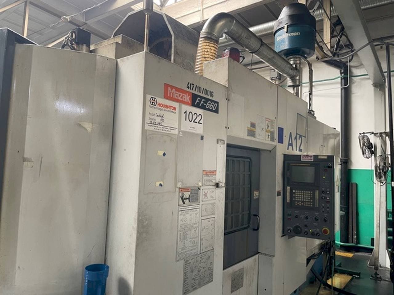 Čelní pohled  na Mazak FF-660  stroj