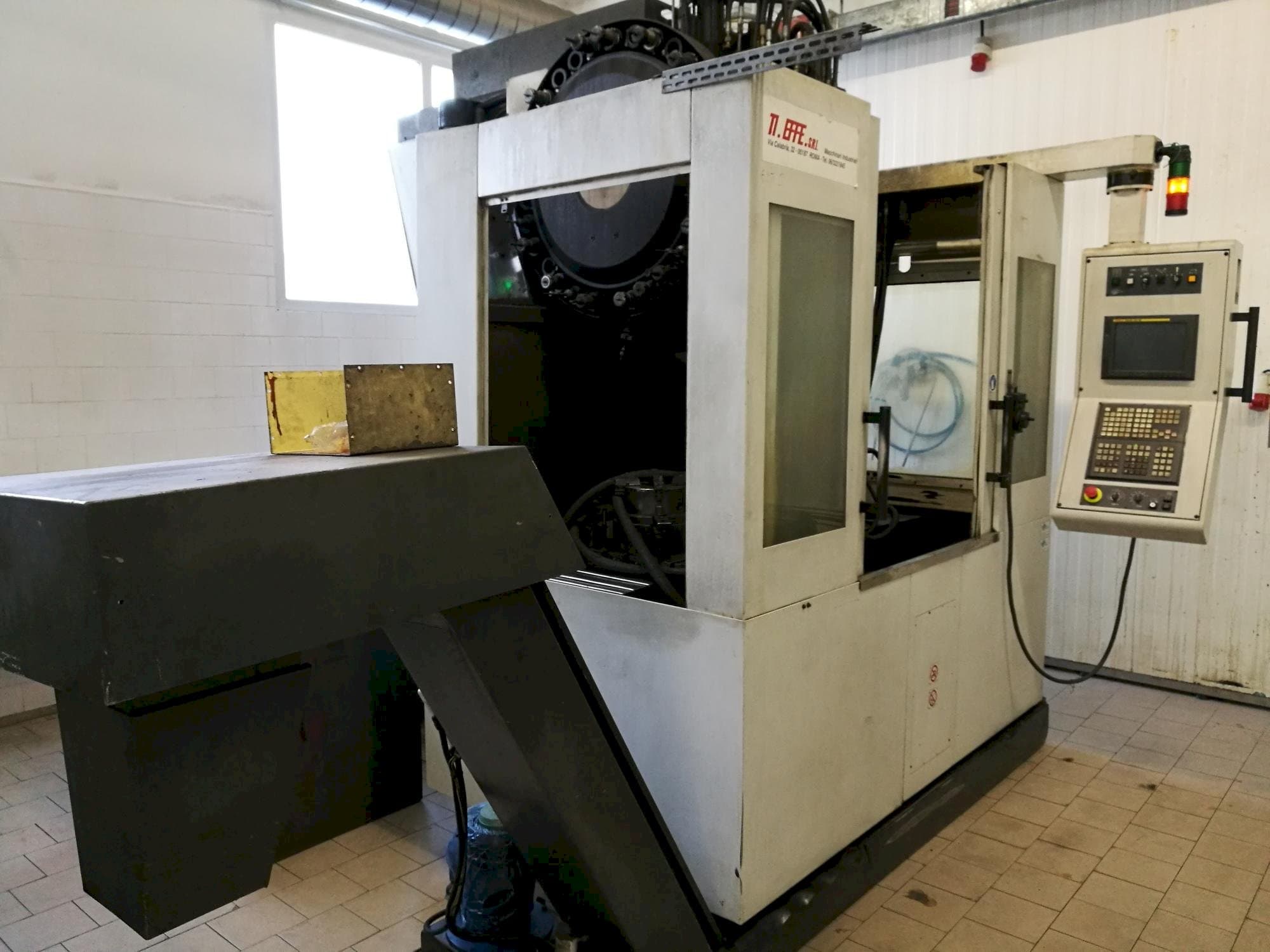 Čelní pohled  na RMT Kompakt 8  stroj