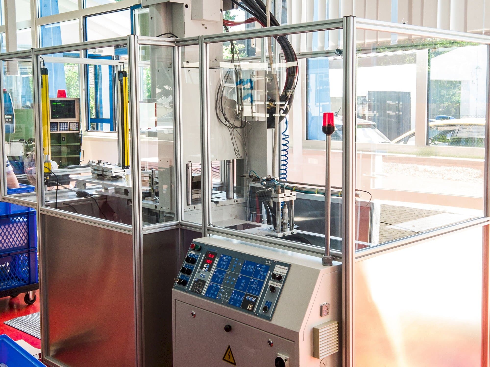 Čelní pohled  na Battenfeld PLUS 250V50  stroj