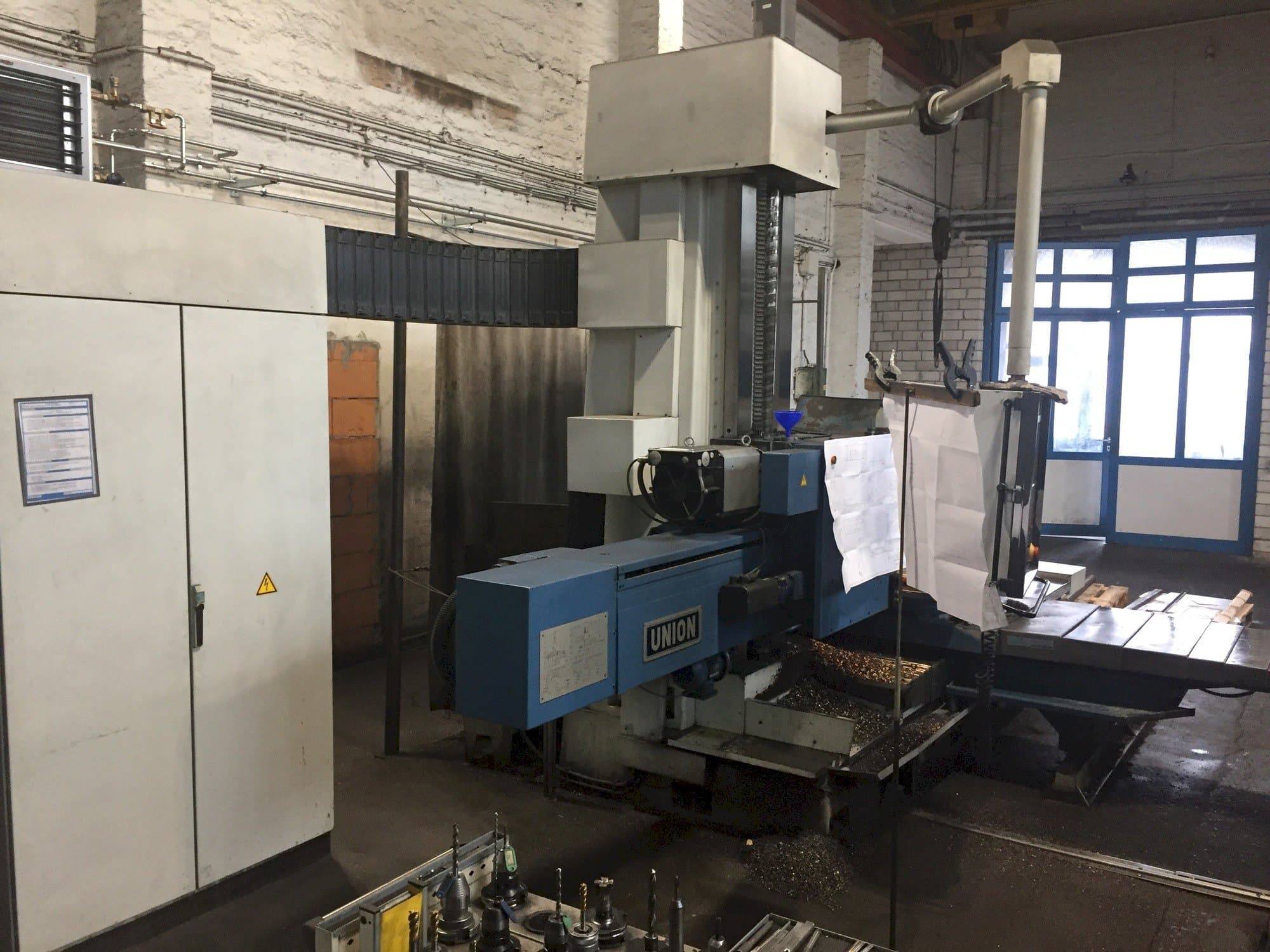 Levý boční pohled  na Union BFT 102  stroj