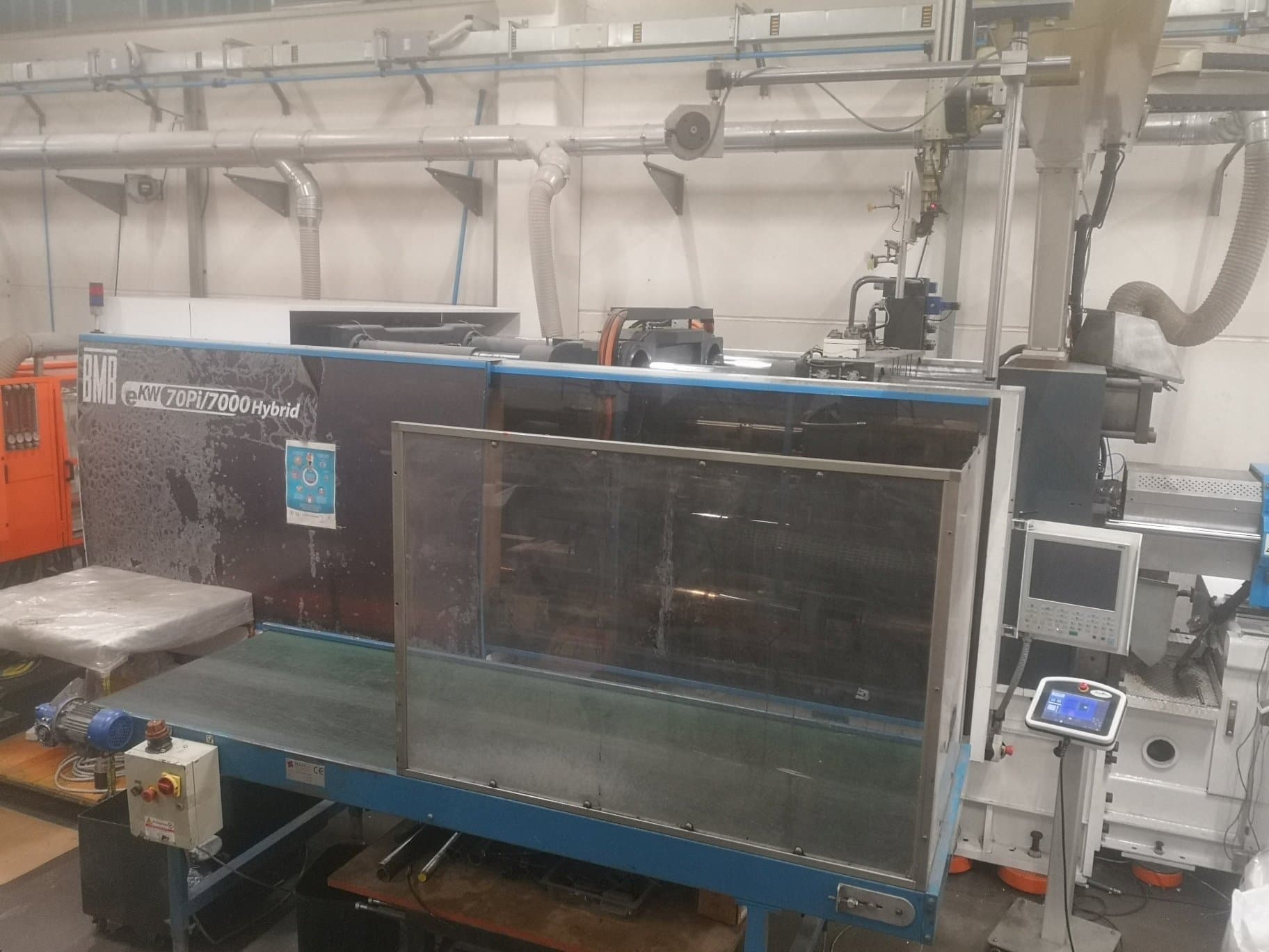 Čelní pohled  na BMB Ekw 70pi Hybrid  stroj