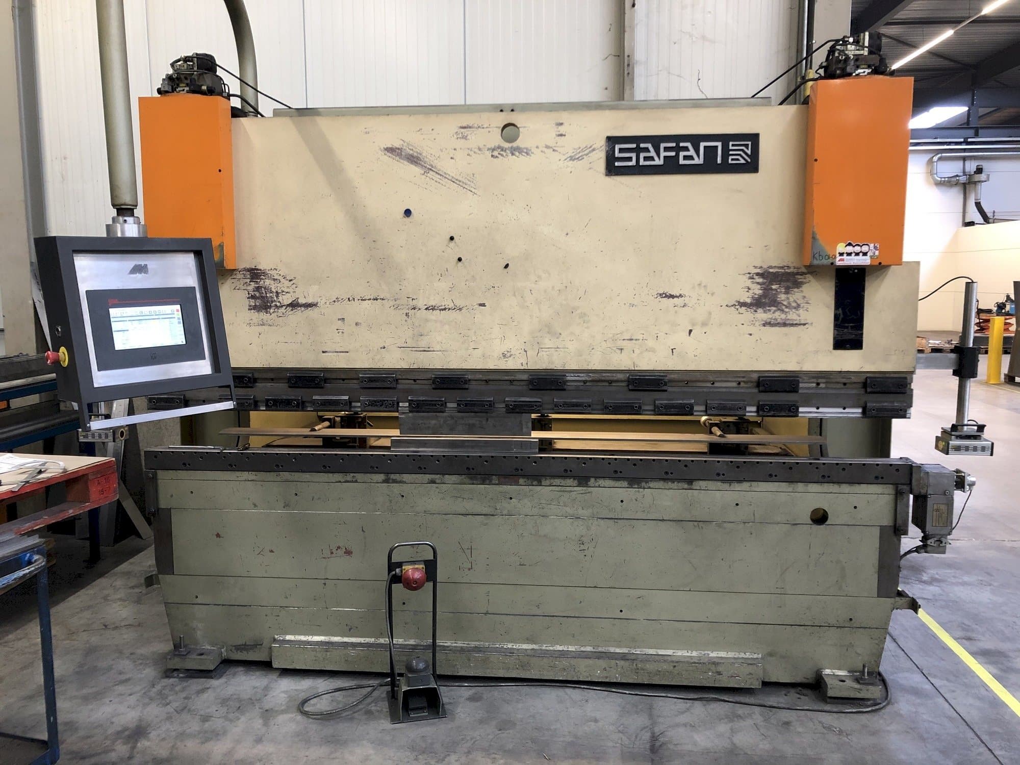 Čelní pohled  na Safan CNCL 110T  stroj