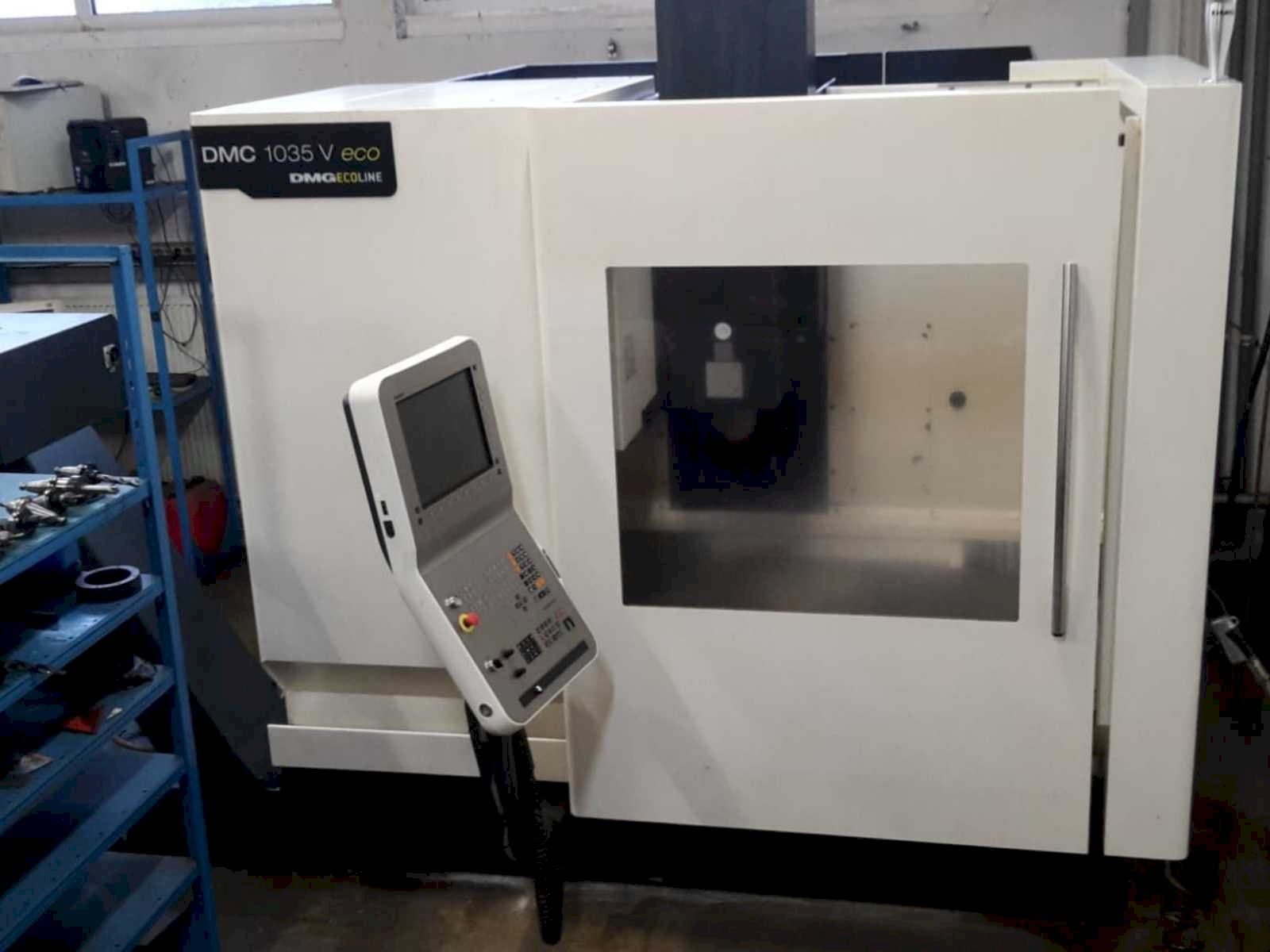 Čelní pohled  na DMG DMC 1035 V ECO  stroj