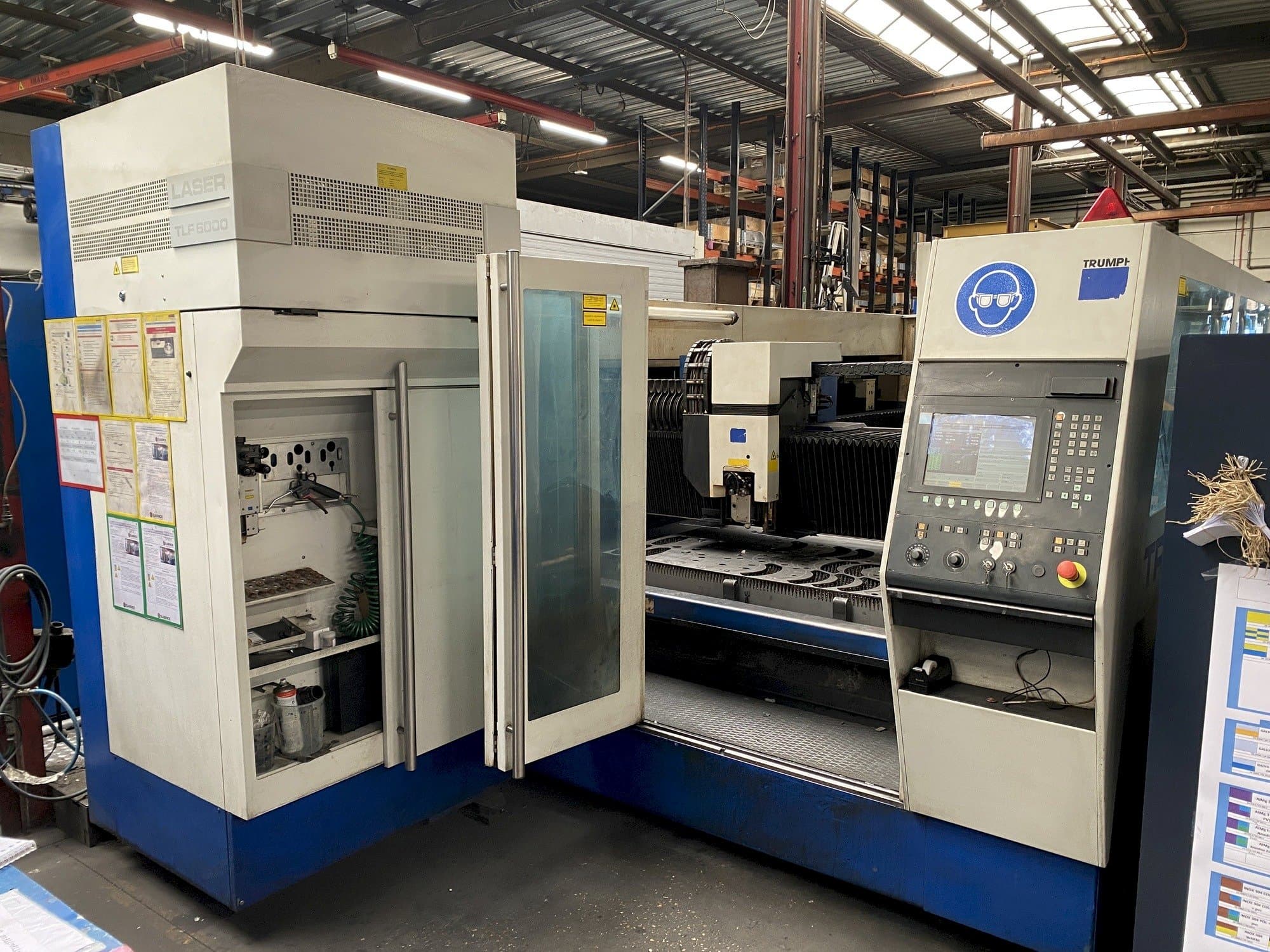 Čelní pohled  na Trumpf Trumatic L3050  stroj