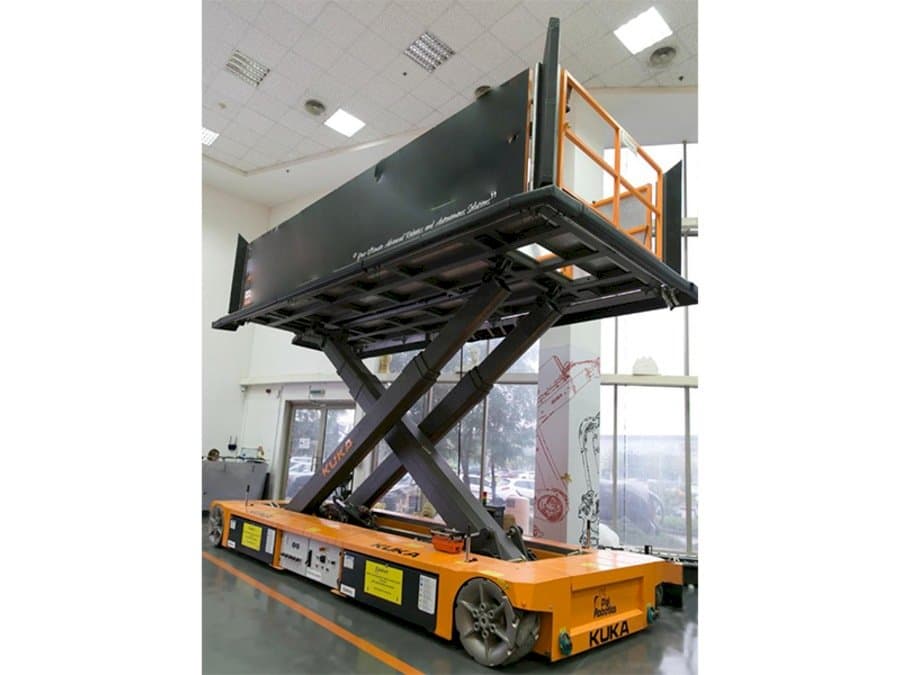 Čelní pohled  na KUKA KoM TL-3 E575 1000  stroj