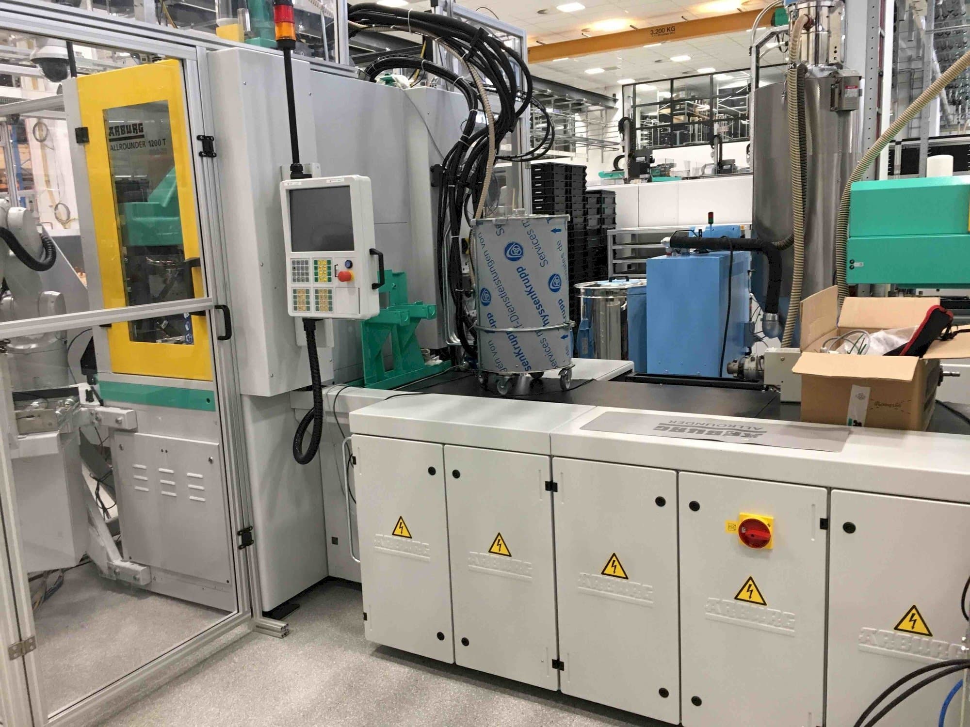 Čelní pohled  na Arburg ALLROUNDER 1200 T 800 - 70 (2017)  stroj