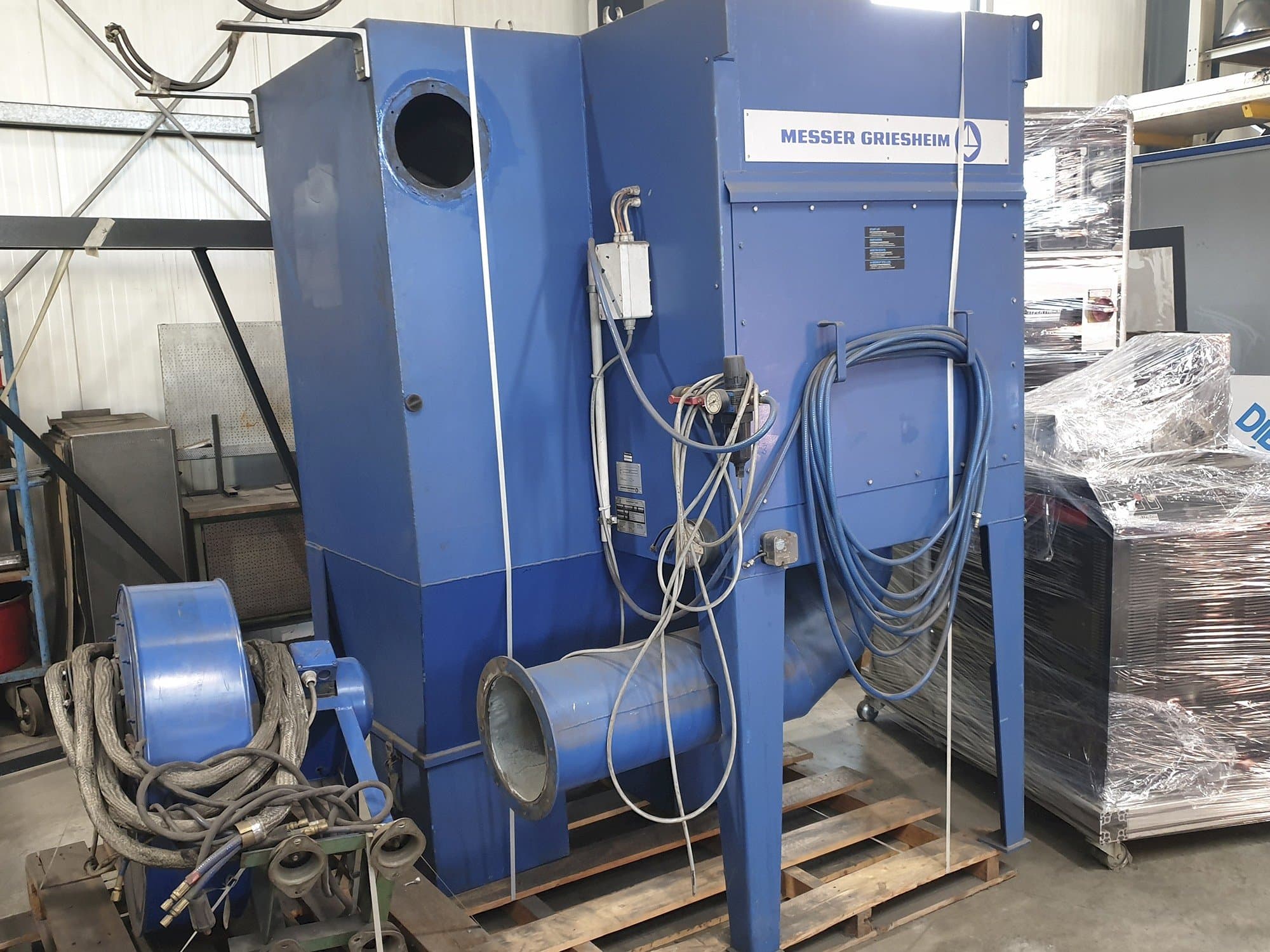 Čelní pohled  na Messer Griesheim CORTA PS 3100 stroj