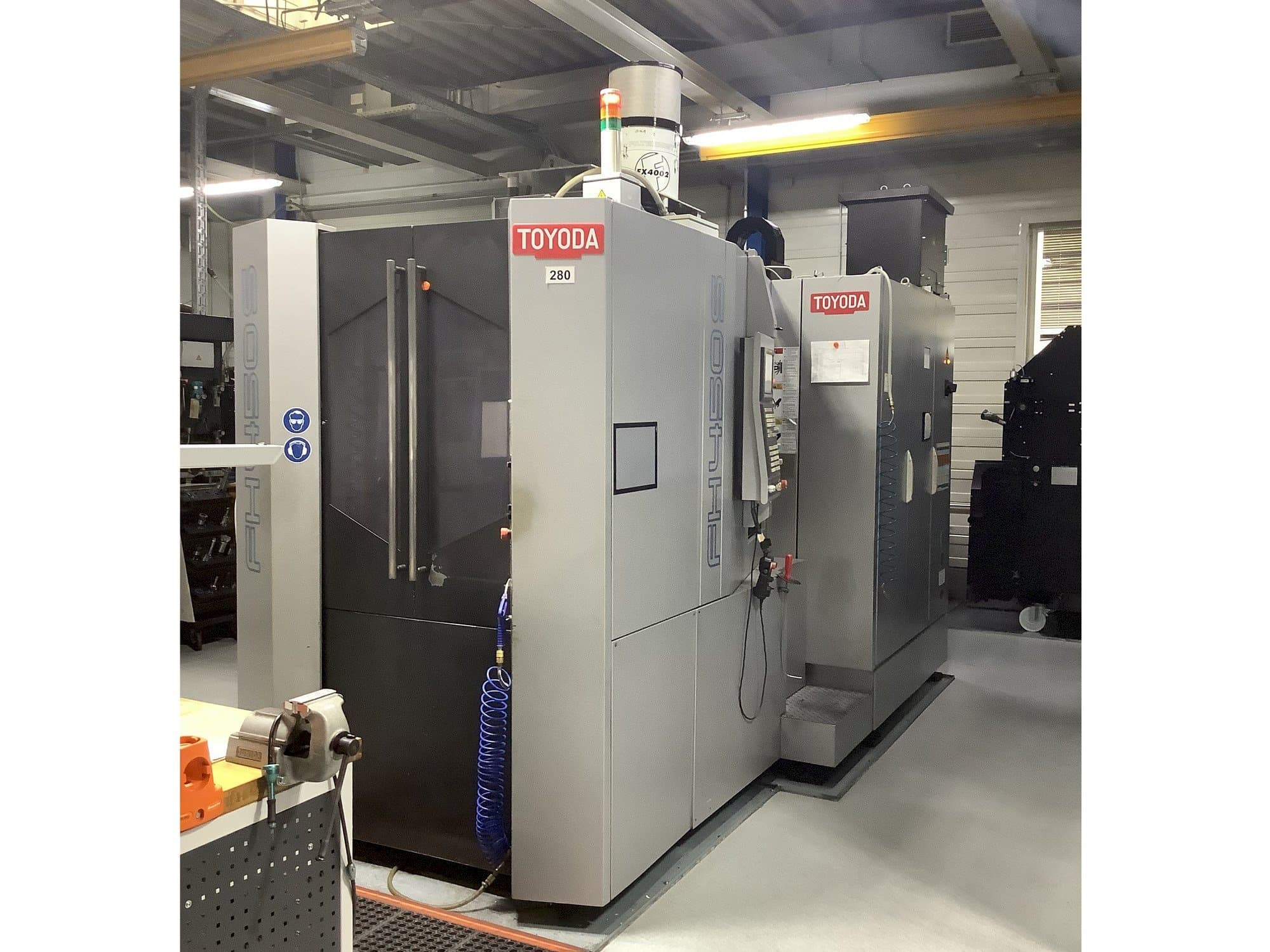 Čelní pohled  na TOYODA FH 450S  stroj