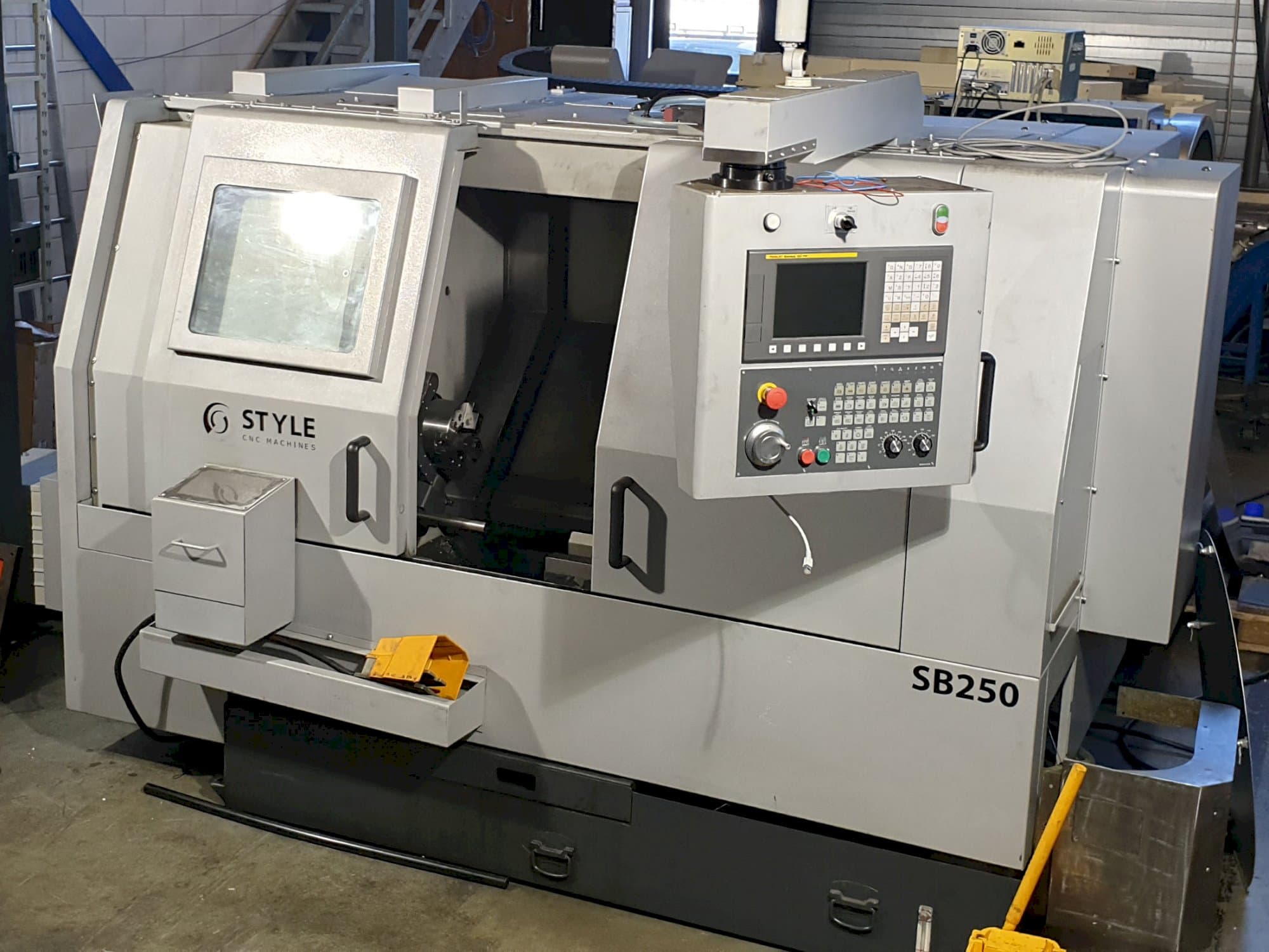 Čelní pohled  na STYLE SB250 stroj