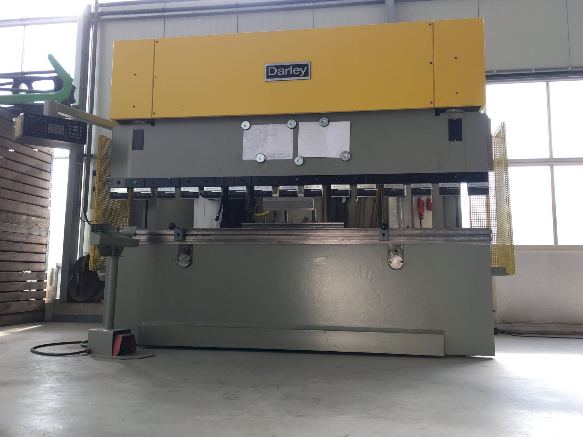 Čelní pohled  na Darley EHP 150 31/25 stroj