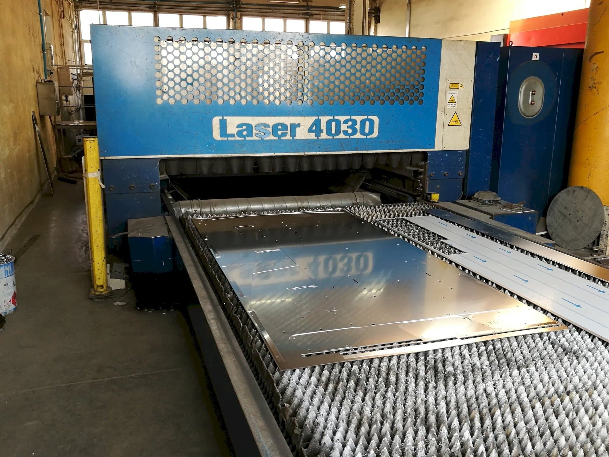 Čelní pohled  na Trumpf Trumatic L4030  stroj