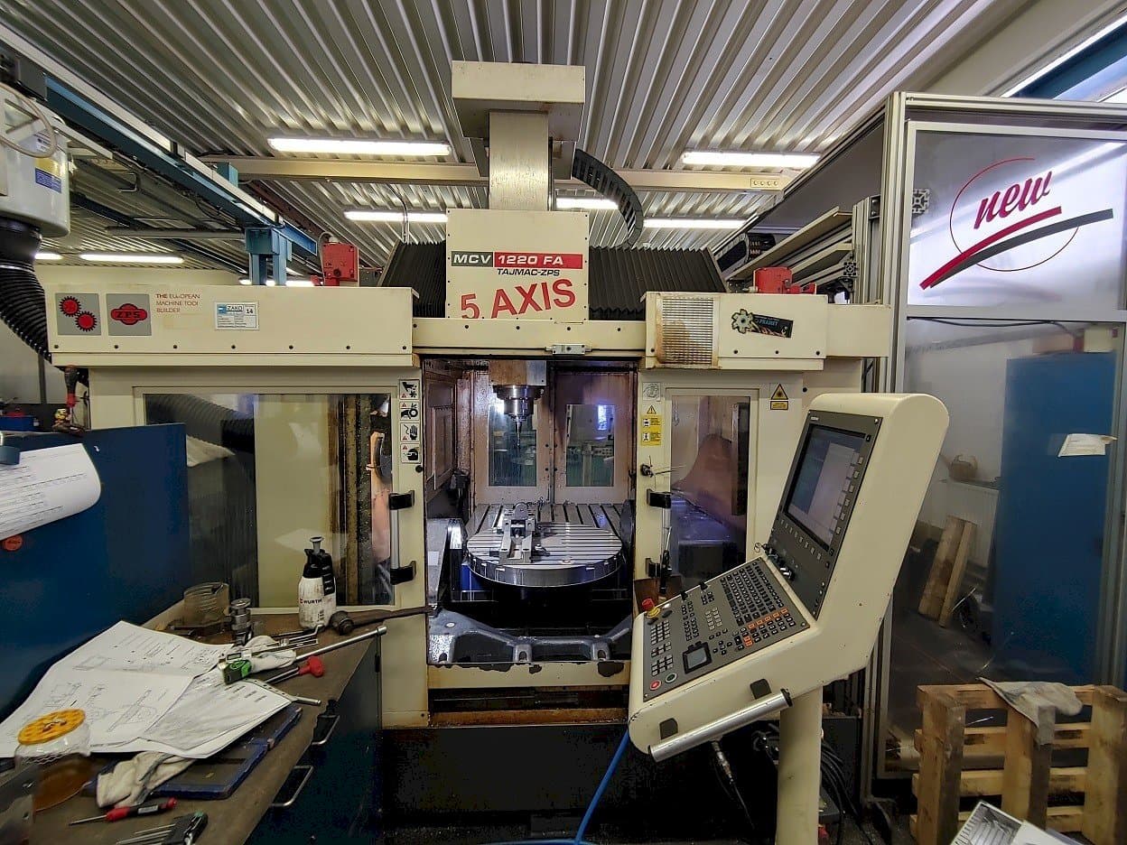 Čelní pohled  na TAJMAC-ZPS MCV 1220  stroj