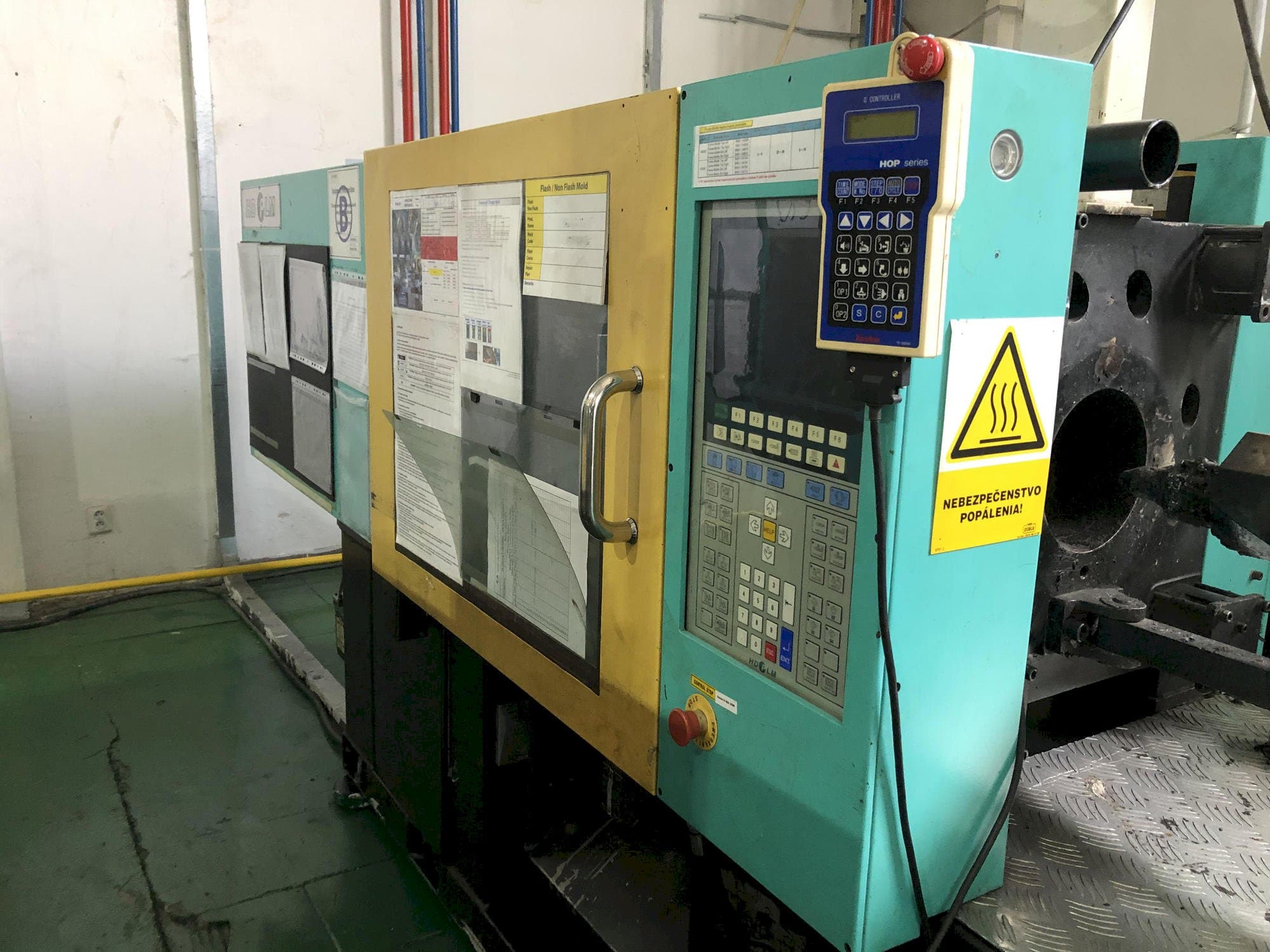 Čelní pohled  na Hyundai K-120V  stroj