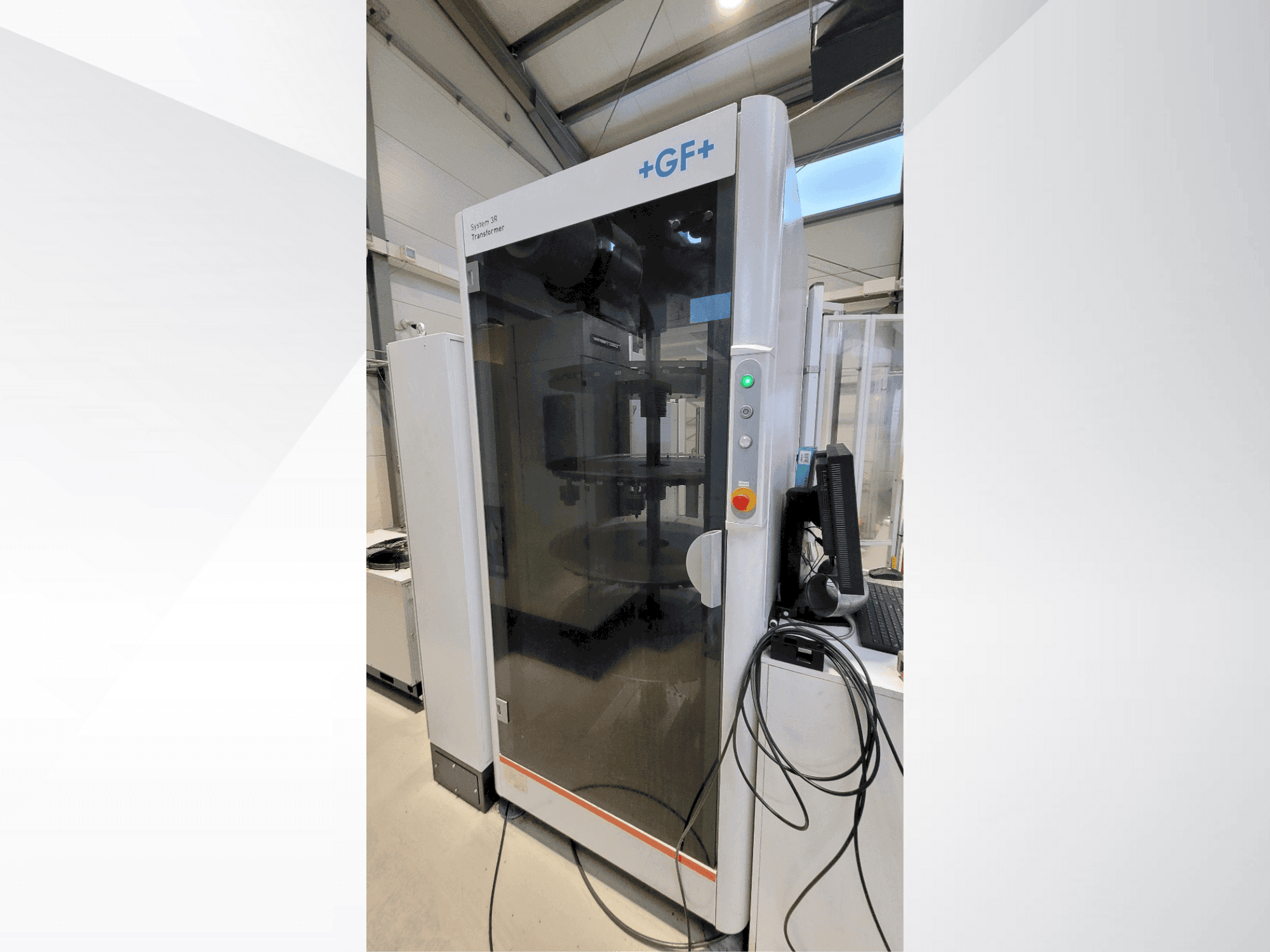 Čelní pohled  na +GF+ System 3R transformer  stroj