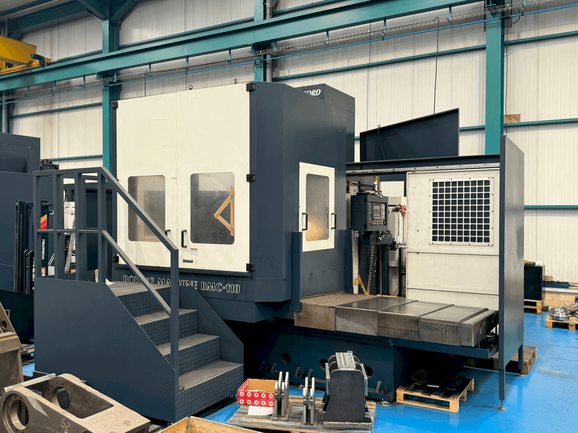 Čelní pohled  na Johnford BMC 110  stroj