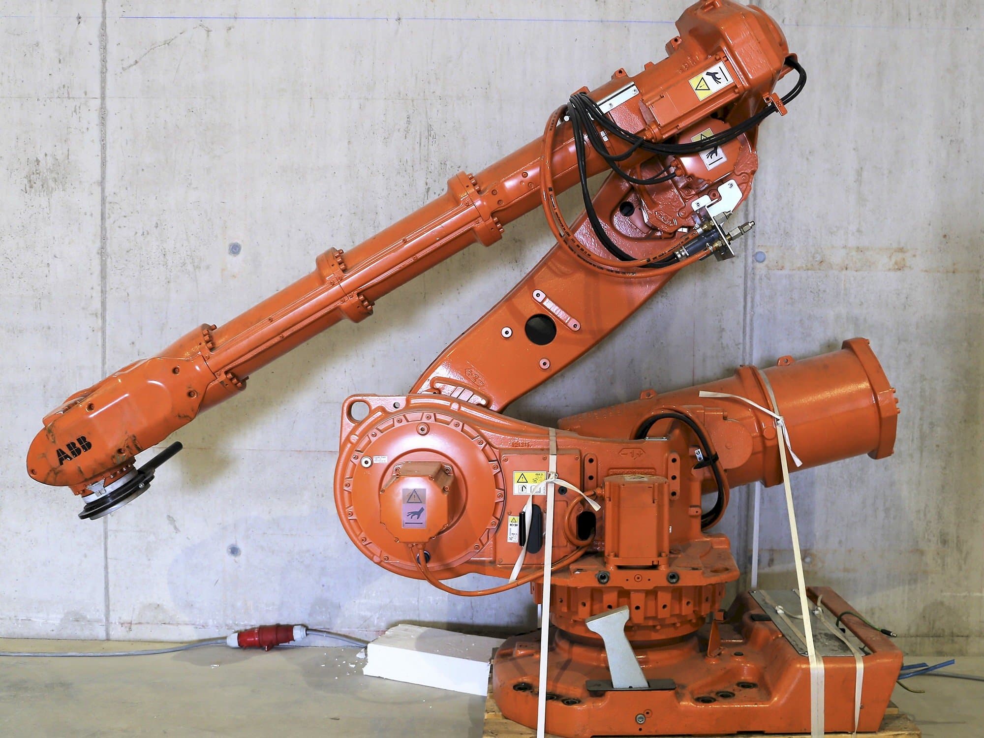 Čelní pohled  na ABB 6650 stroj