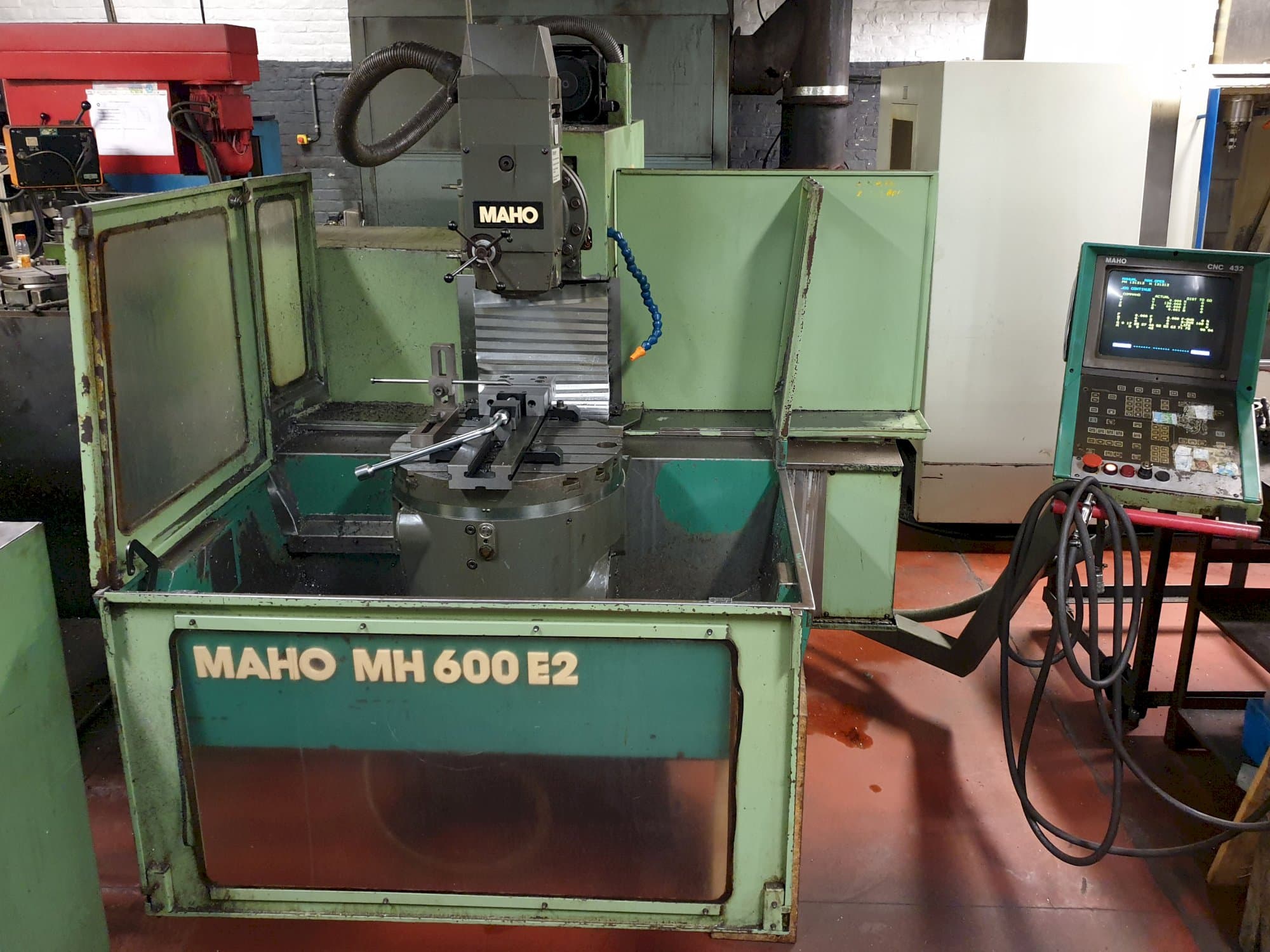 Čelní pohled  na Maho MH 600 E2 stroj