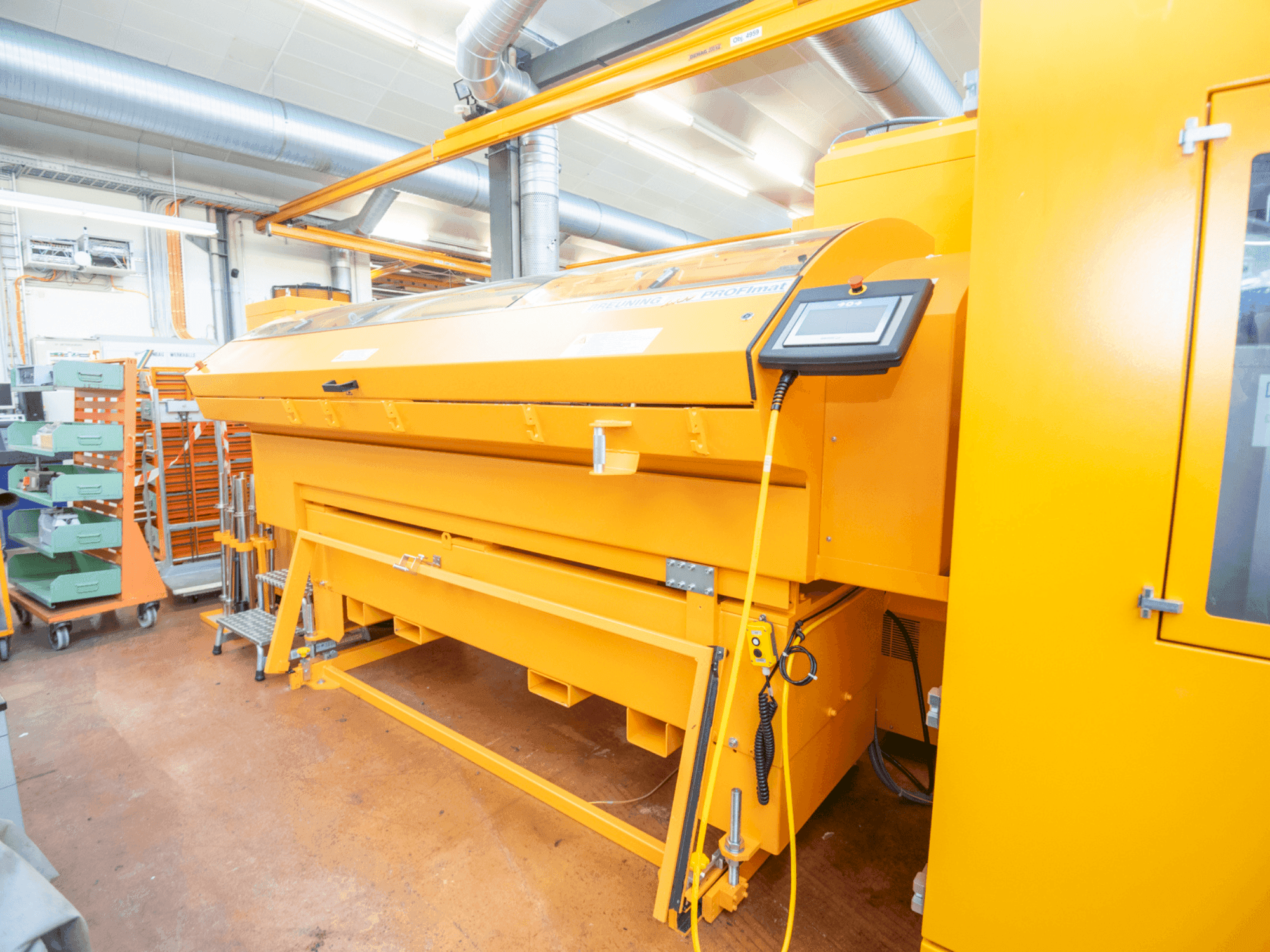 Čelní pohled  na Index G220  stroj