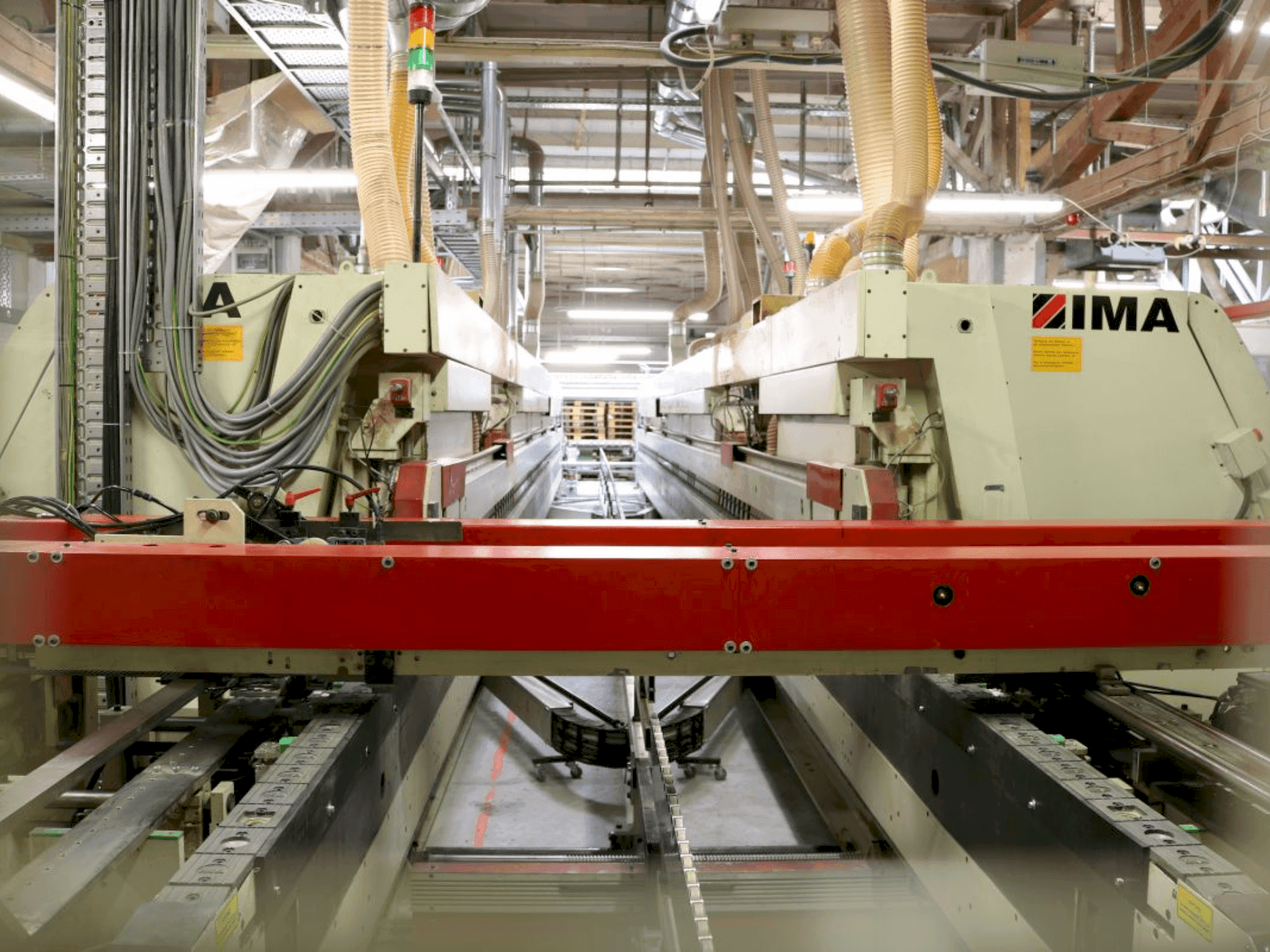 Čelní pohled  na IMA Angular transfer  stroj