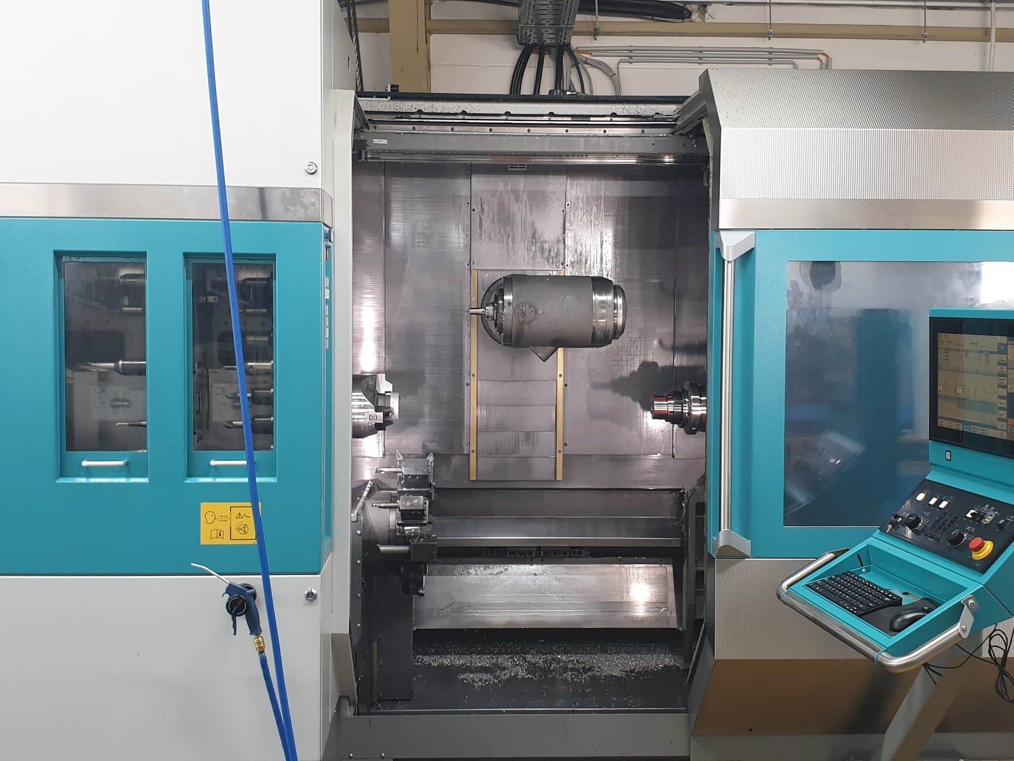 Čelní pohled  na Index G220  stroj