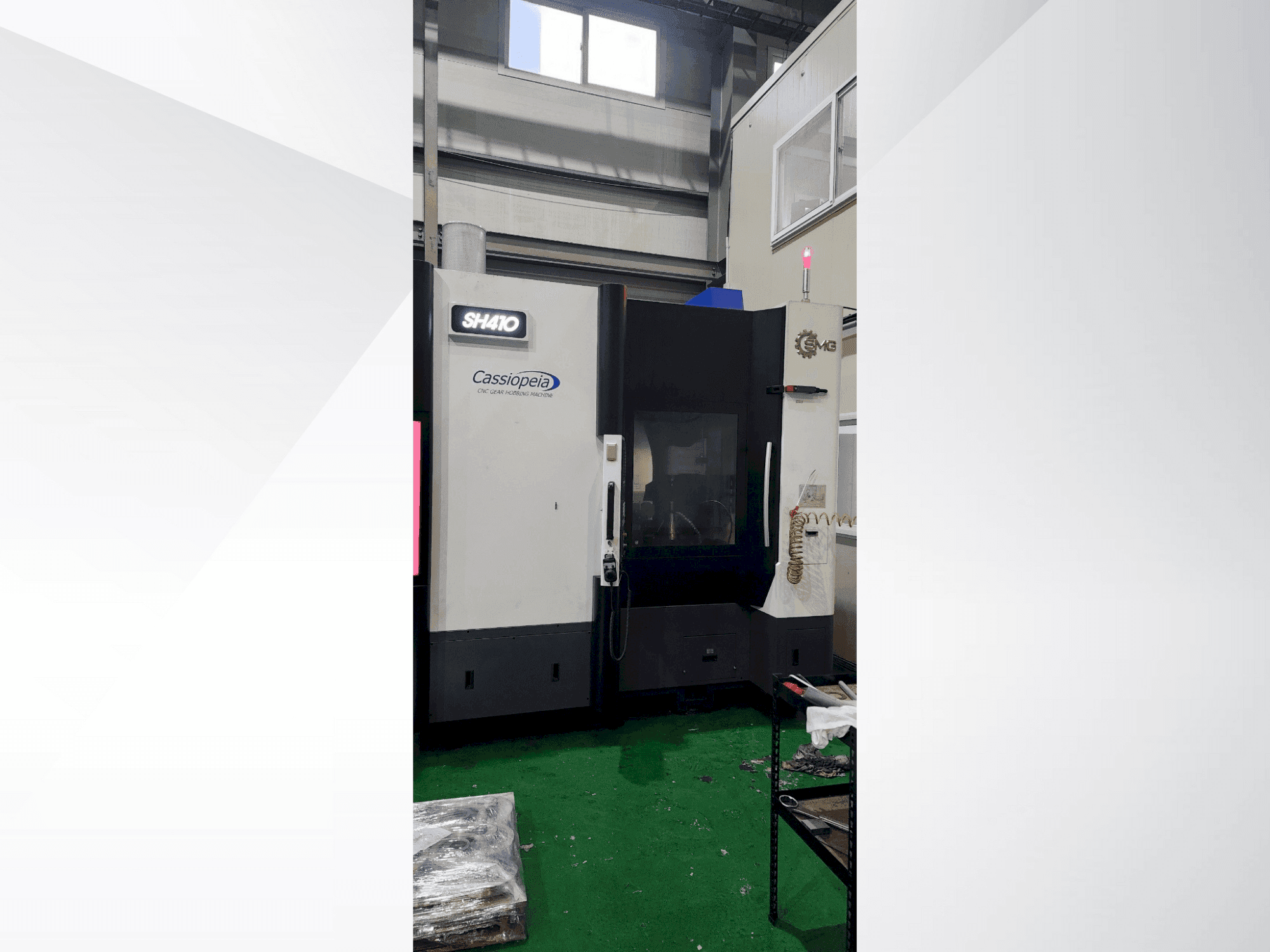 Čelní pohled  na SMG SH410  stroj